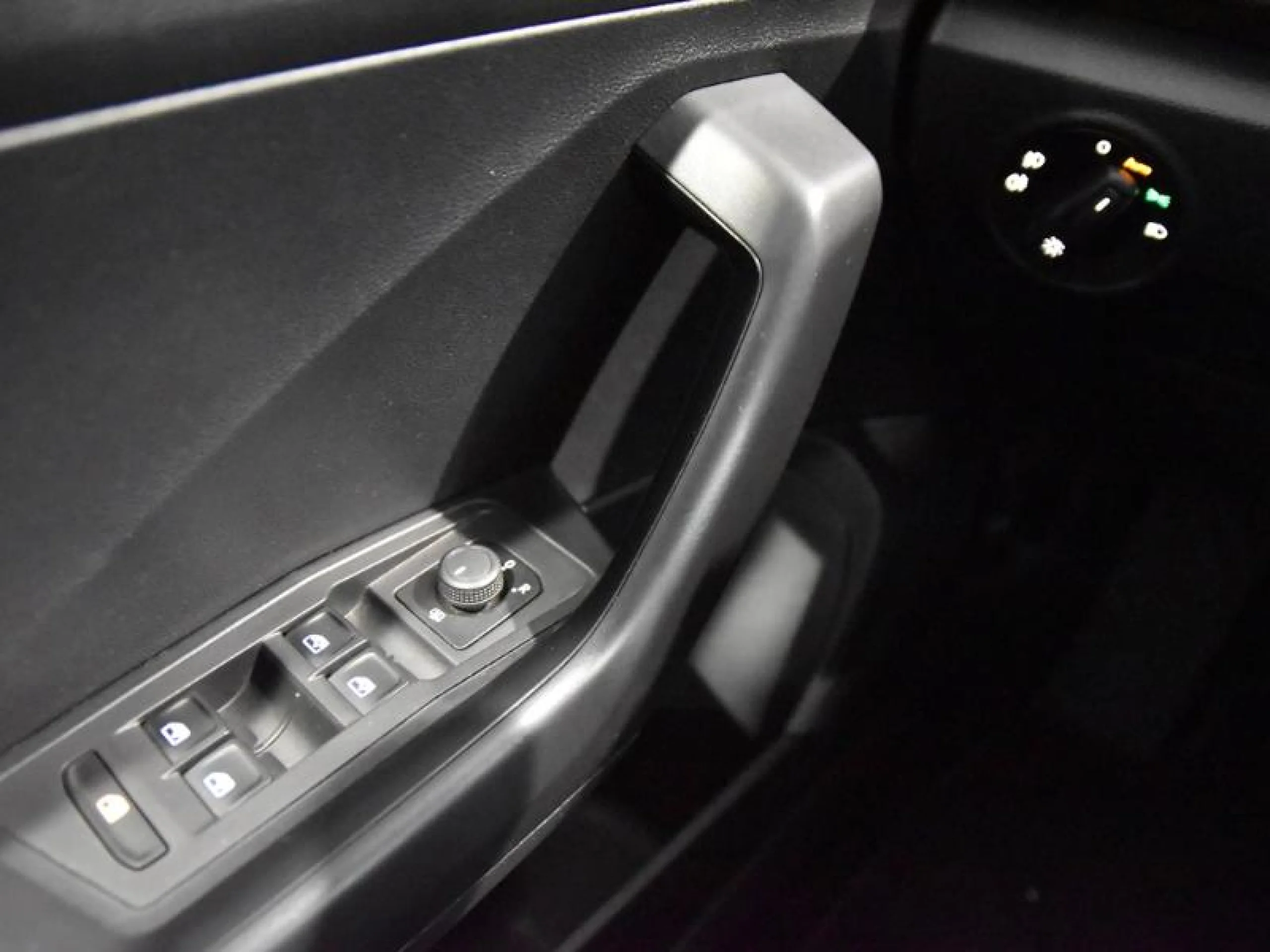 VOLKSWAGEN T ROC EDITION 2.0 TDI 85KW (115CV) - Foto 13