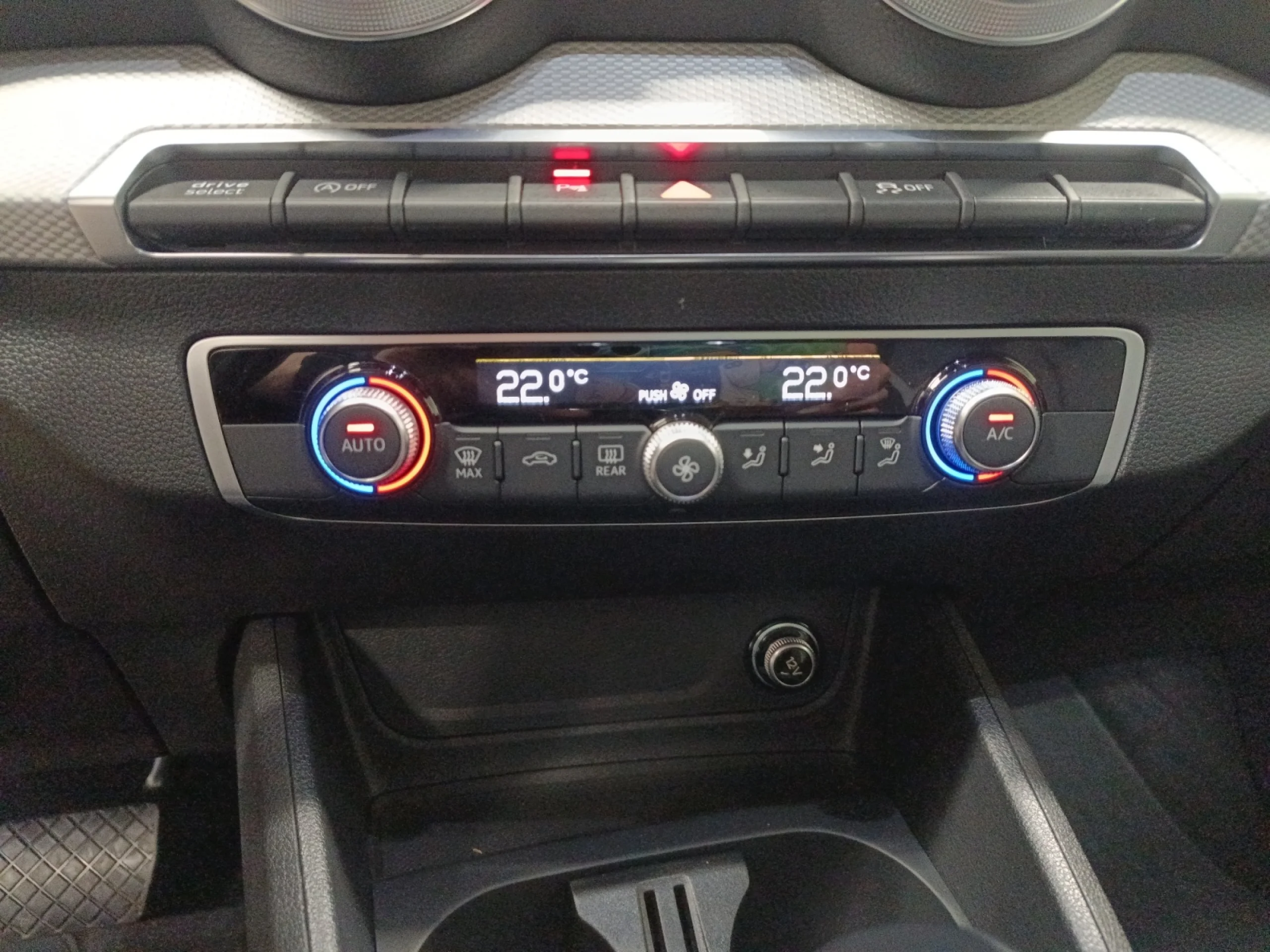 AUDI Q2 Q2  BLACK LINE EDITION 35 TDI QUATTRO 110(150) KW(CV) S TRONIC - Foto 18