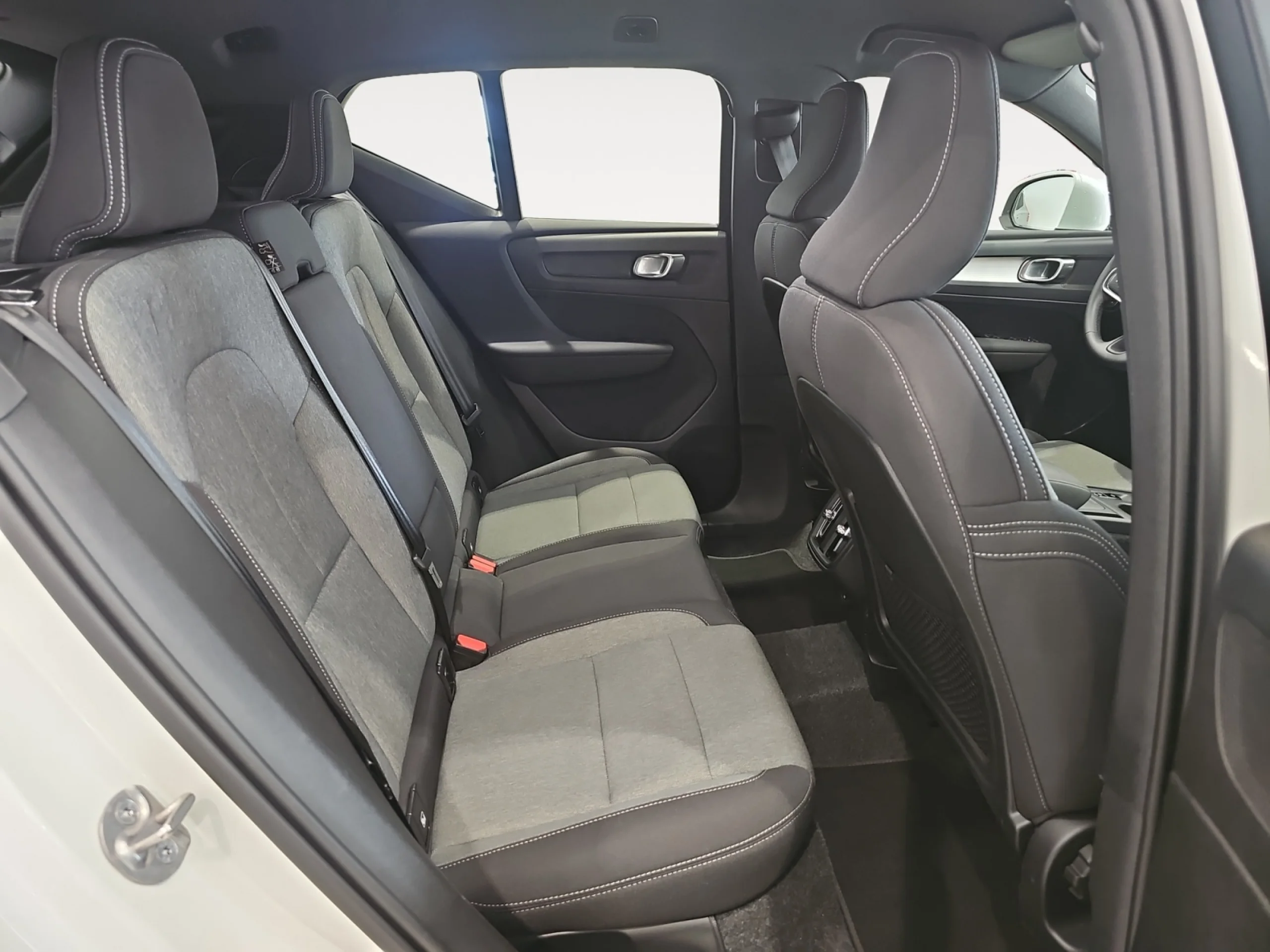 VOLVO XC40 2.0 B3 G CORE AUTO - Foto 6