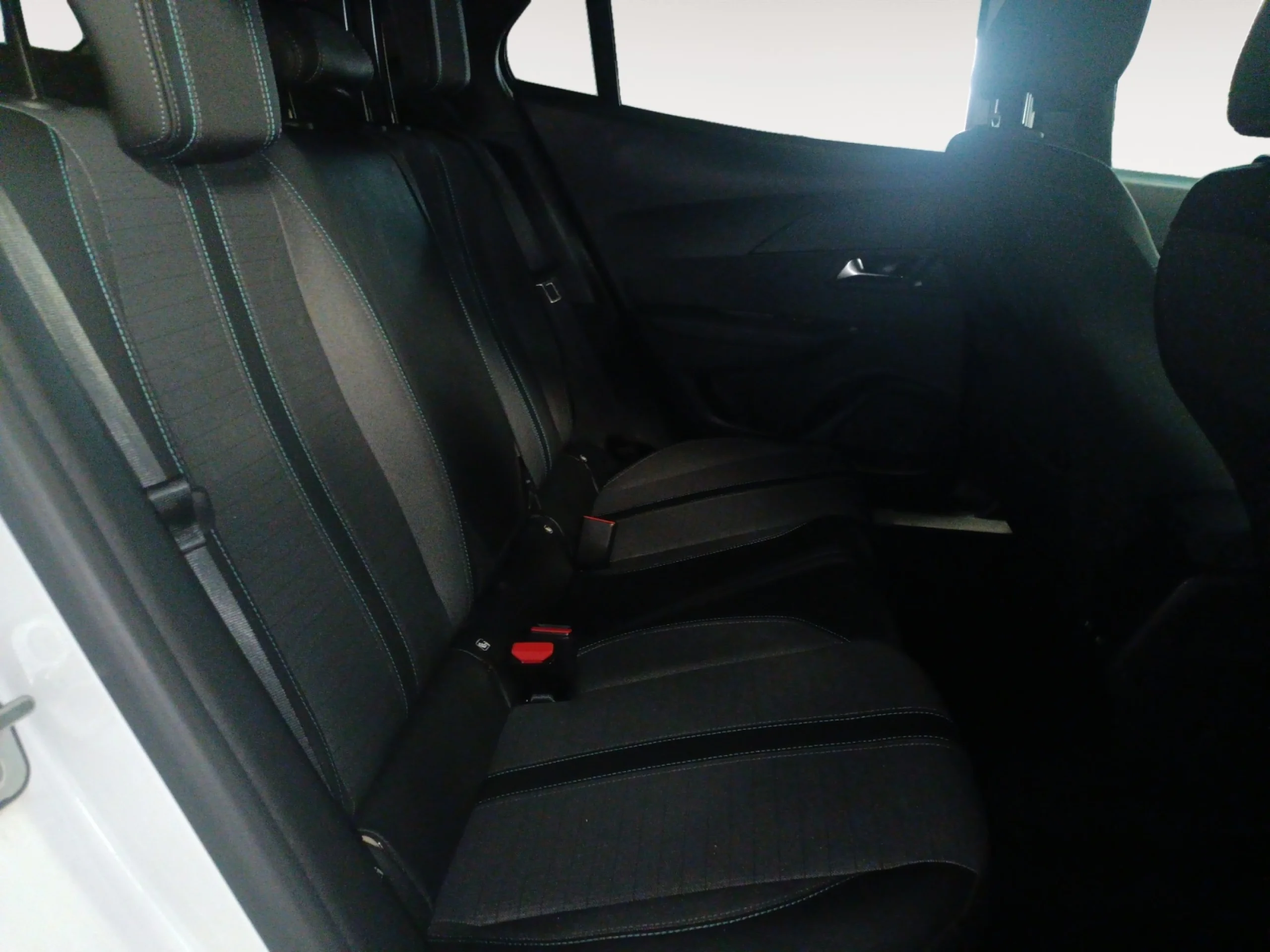 PEUGEOT 2008 ALLURE PACK PURETECH 130 S&S 6 VEL. MAN - Foto 6