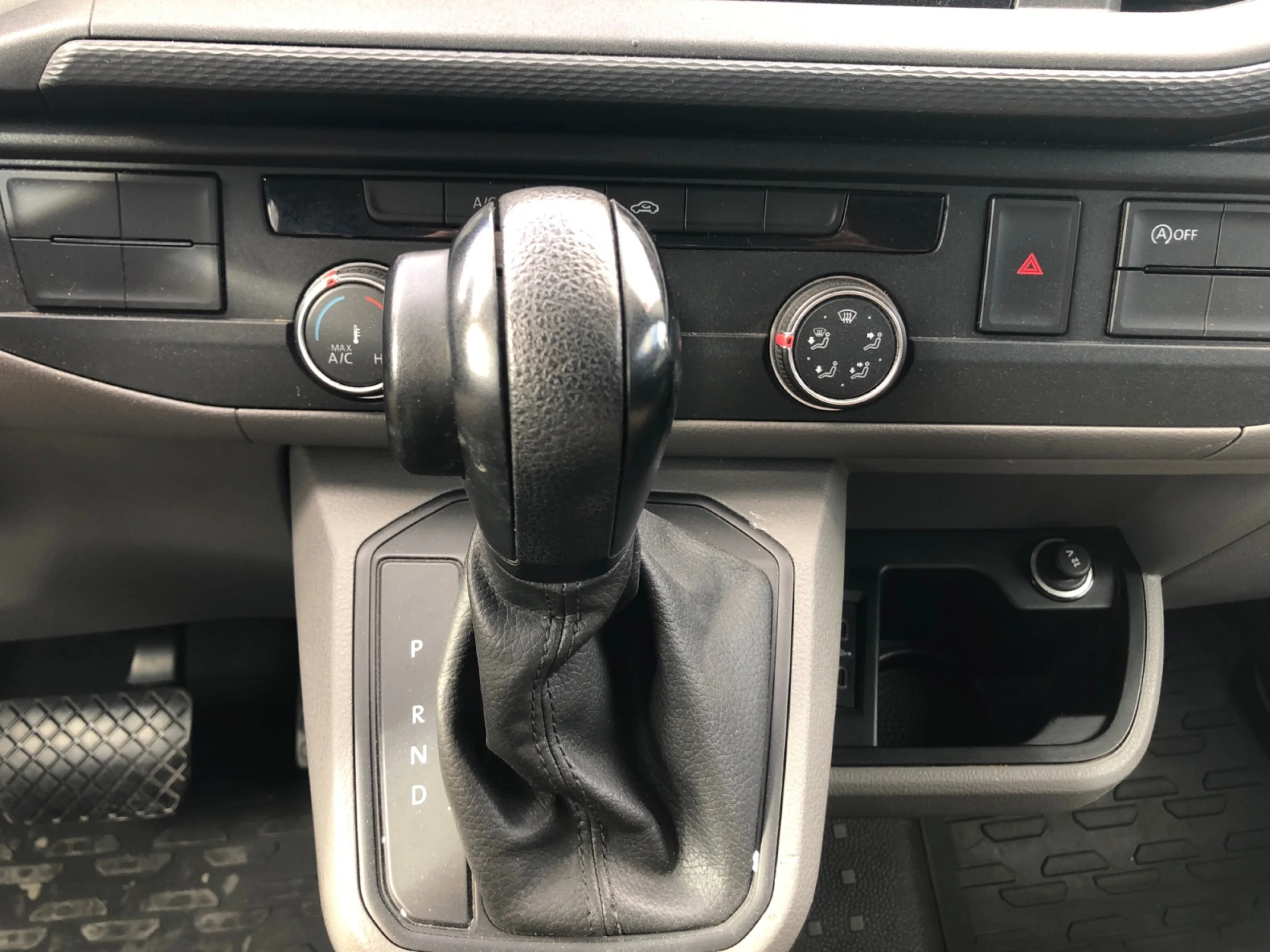 VOLKSWAGEN TRANSPORTER KOMBI 2.0TDI SCR BMT LARGA DSG 110KW - Foto 17