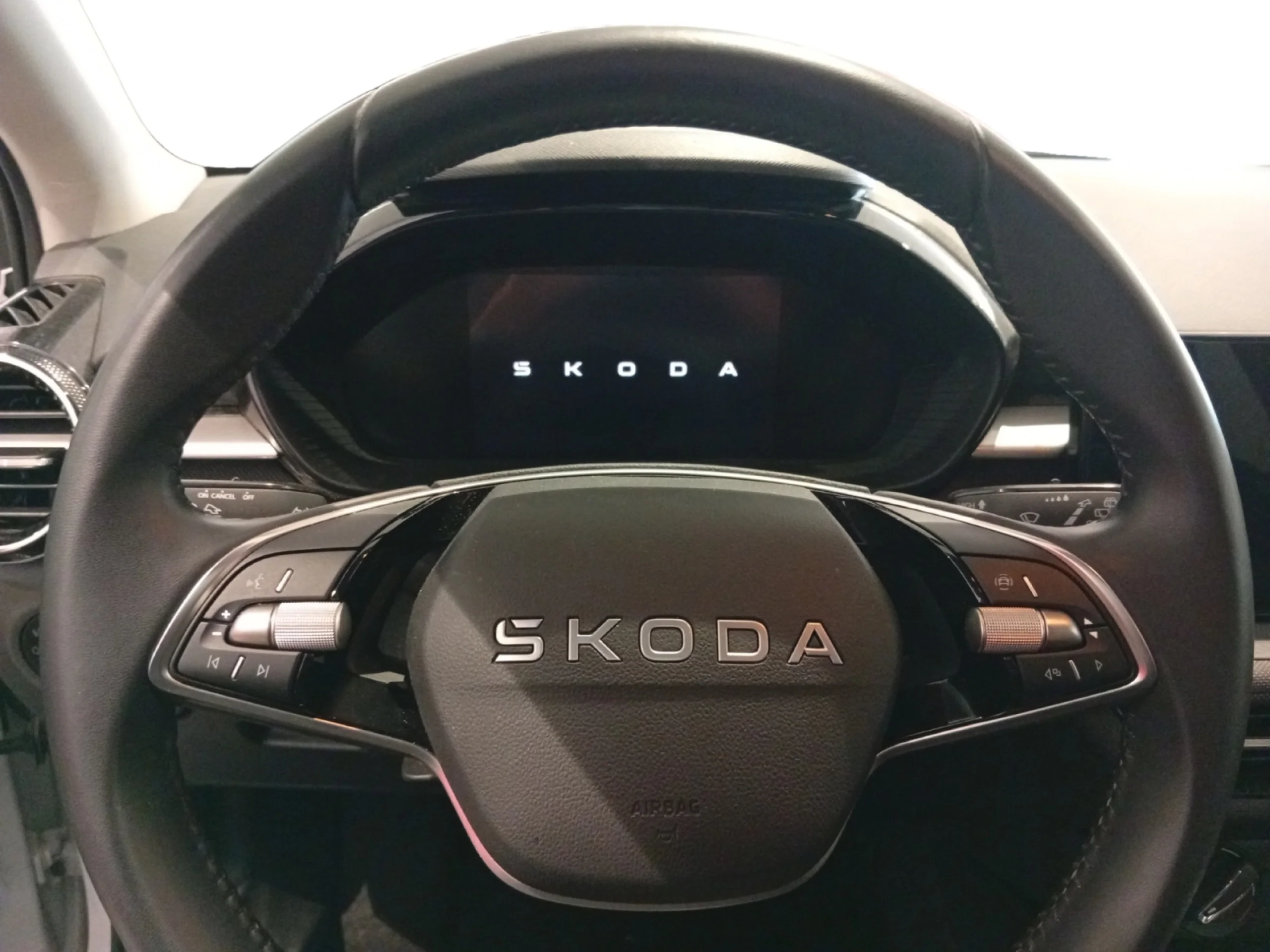 SKODA FABIA 1.0 TSI 70KW (95CV) DESIGN - Foto 9