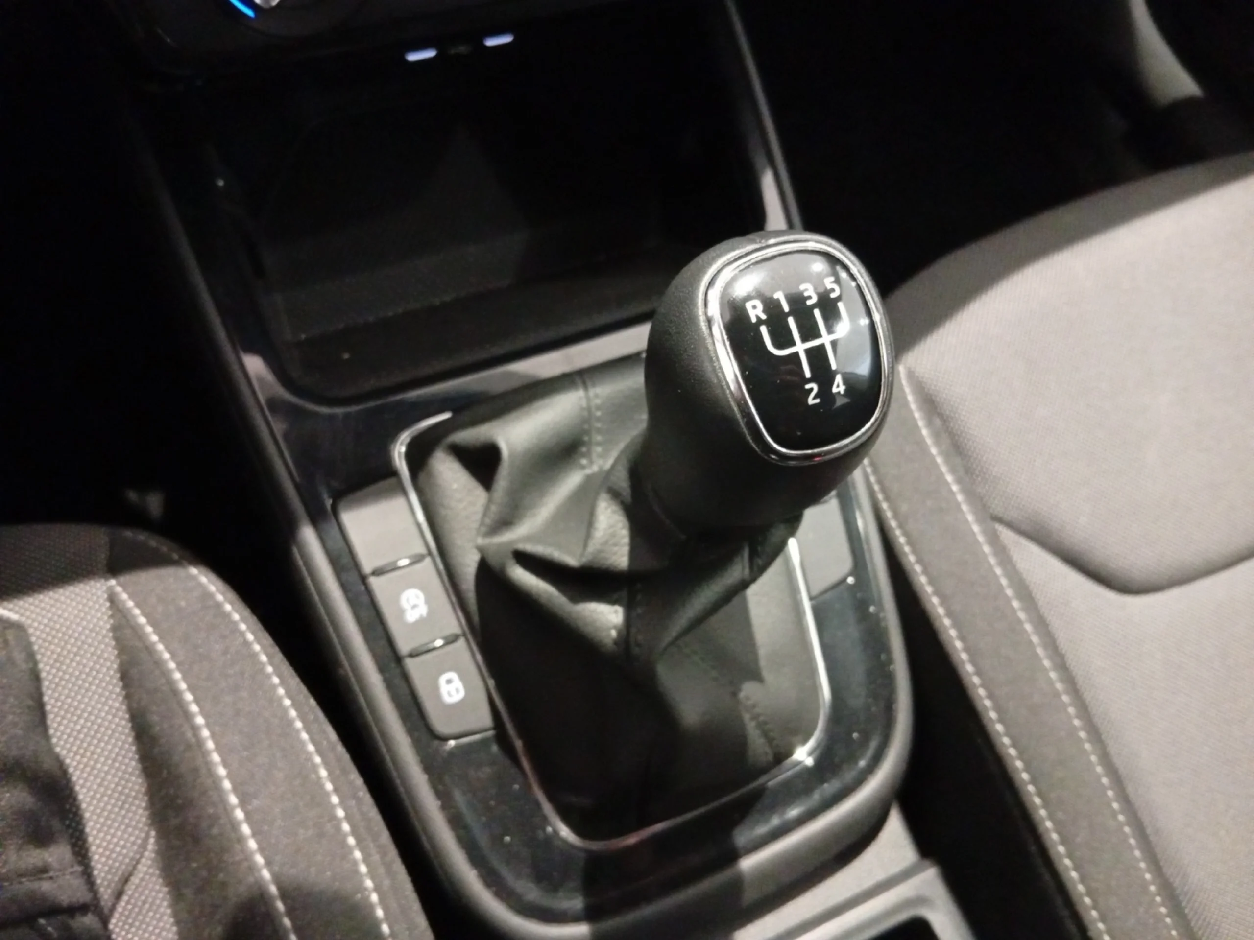 SKODA FABIA 1.0 TSI 70KW (95CV) DESIGN - Foto 17