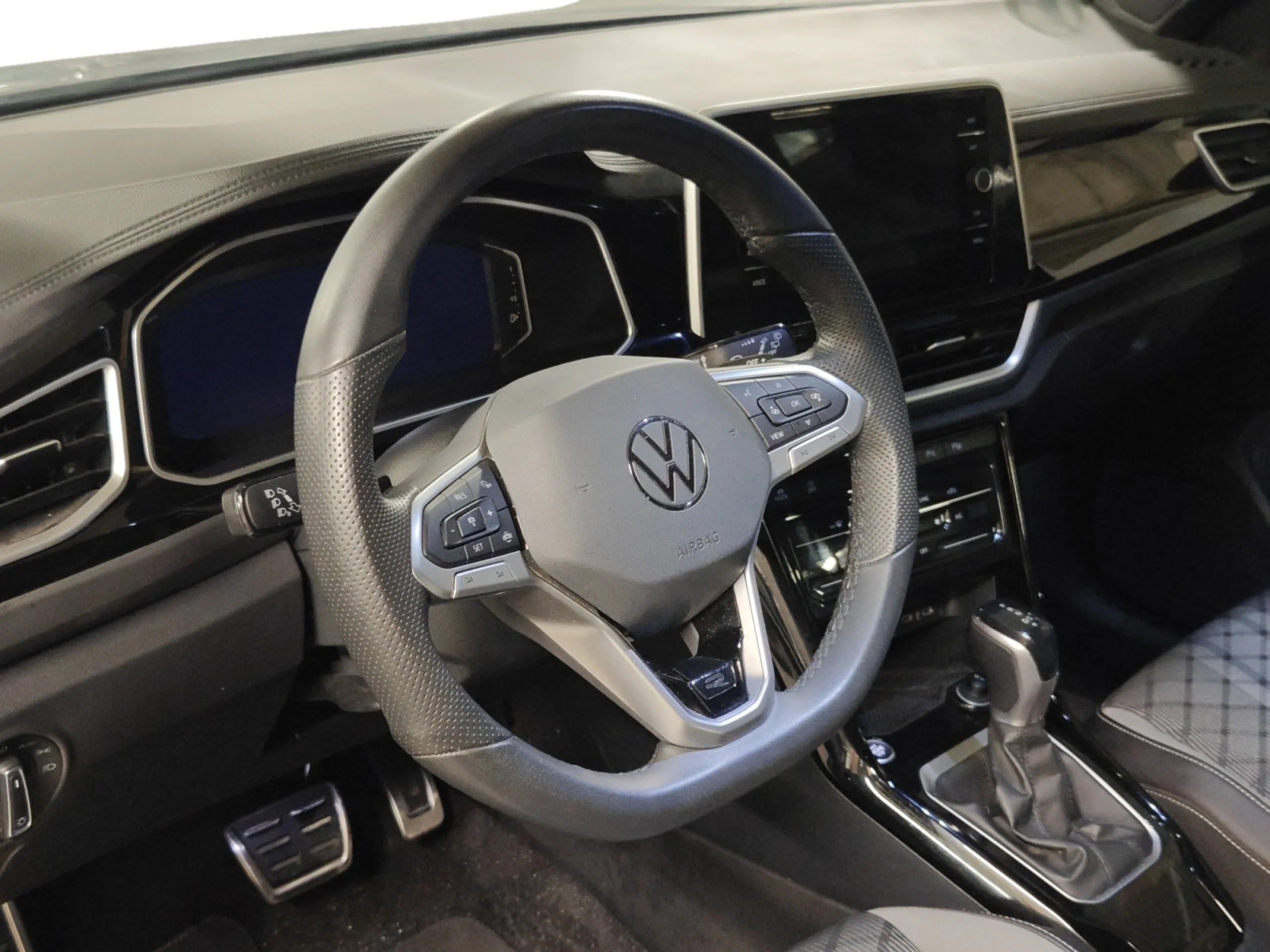 VOLKSWAGEN T ROC R LINE 1.5 TSI 110KW (150CV) DSG - Foto 9
