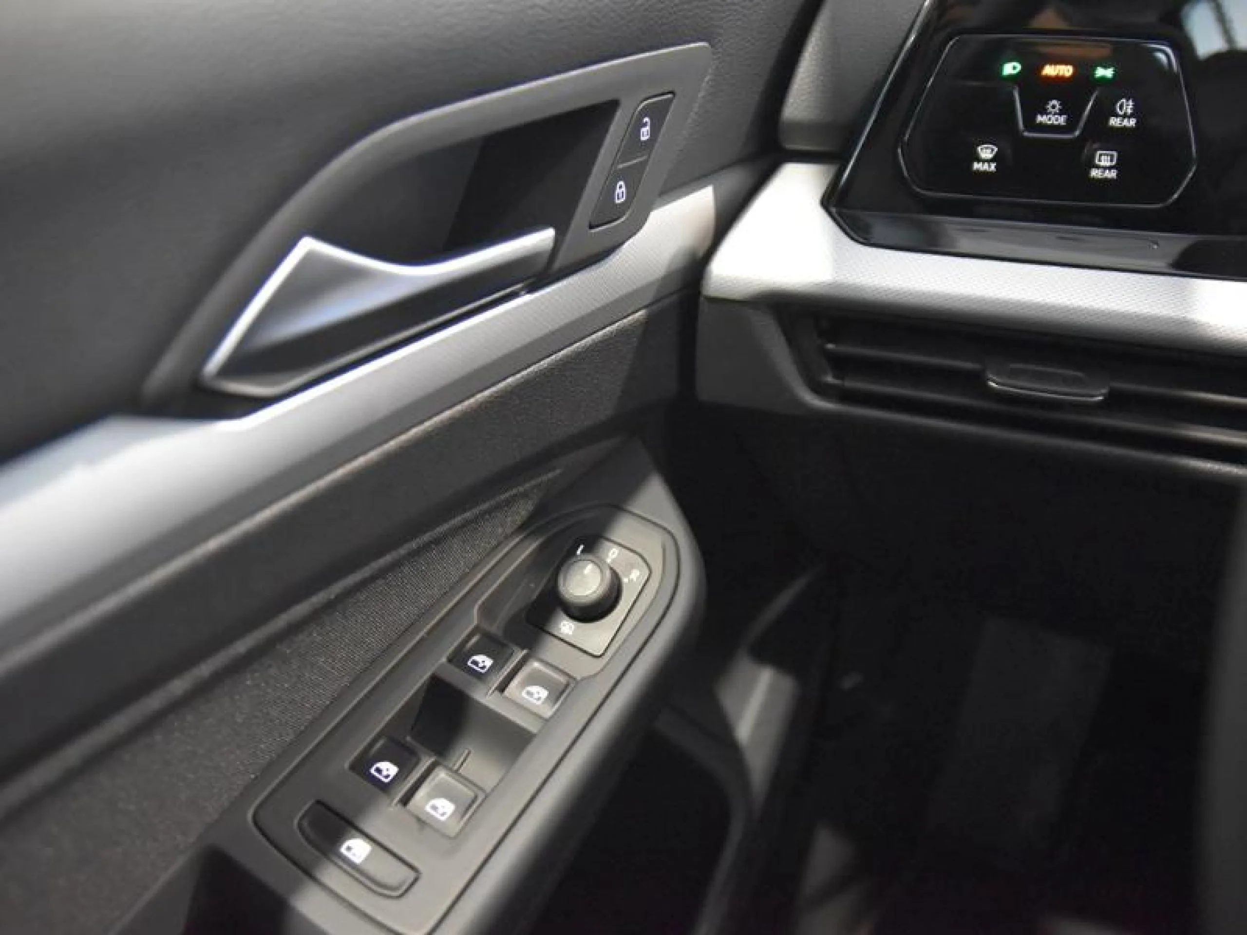 VOLKSWAGEN GOLF 1.0 ETSI 81KW (110CV) DSG - Foto 14