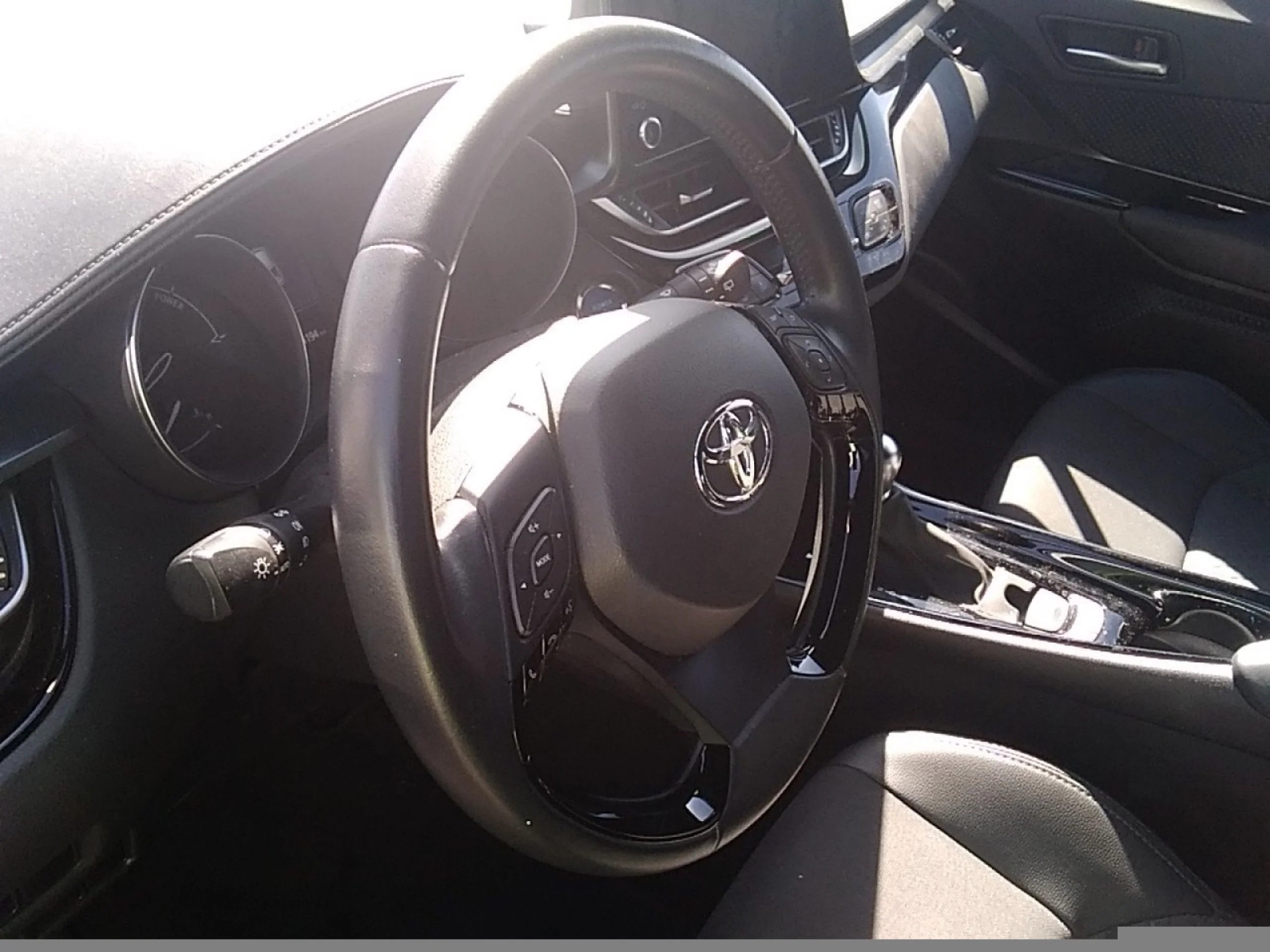 TOYOTA C HR 1.8 125H ADVANCE - Foto 9