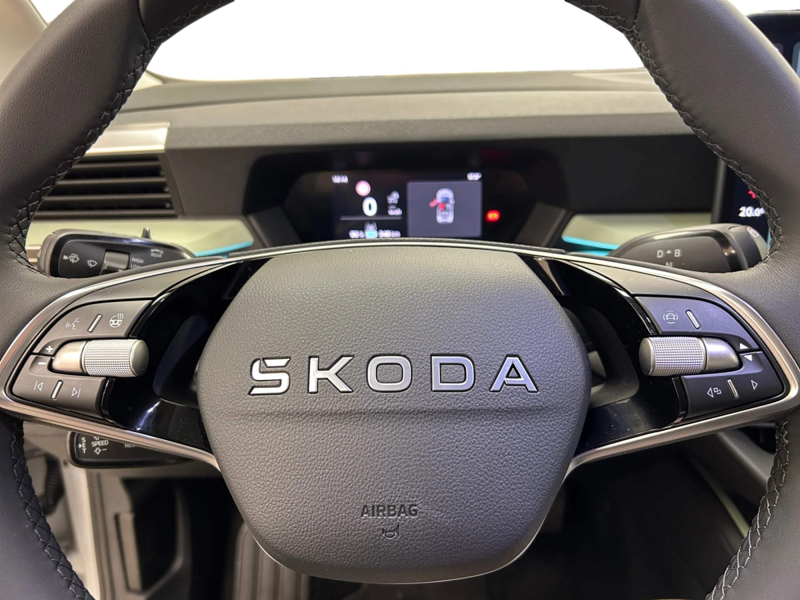 SKODA EPIQ EPIQ SELECTION 55 KWH 155 KW (210 CV) TRACCIÓN DELANTERA - Foto 9