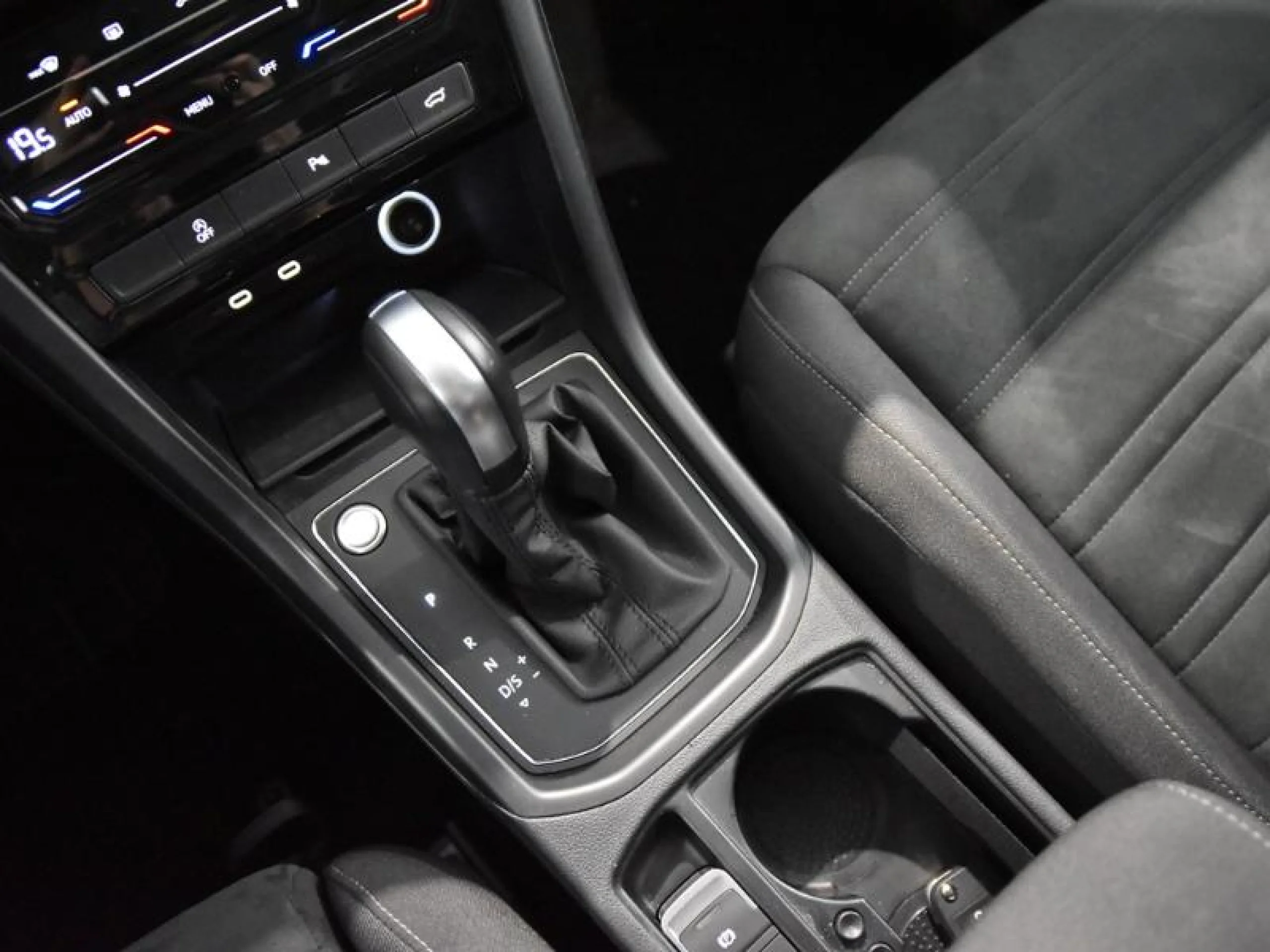 VOLKSWAGEN TOURAN ··MÁS·· 1.5 TSI 110KW (150CV) DSG - Foto 11