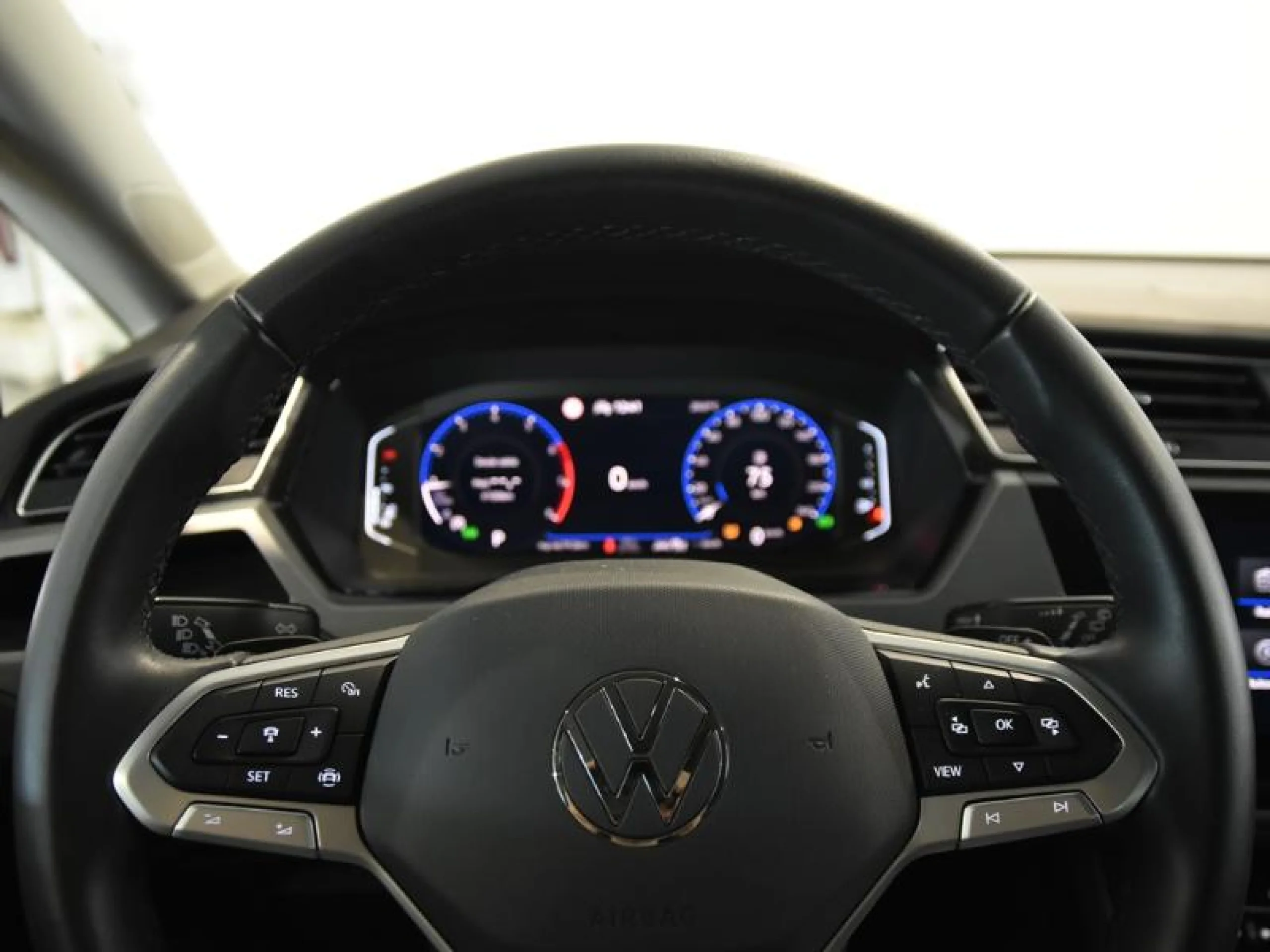 VOLKSWAGEN TOURAN ··MÁS·· 1.5 TSI 110KW (150CV) DSG - Foto 15