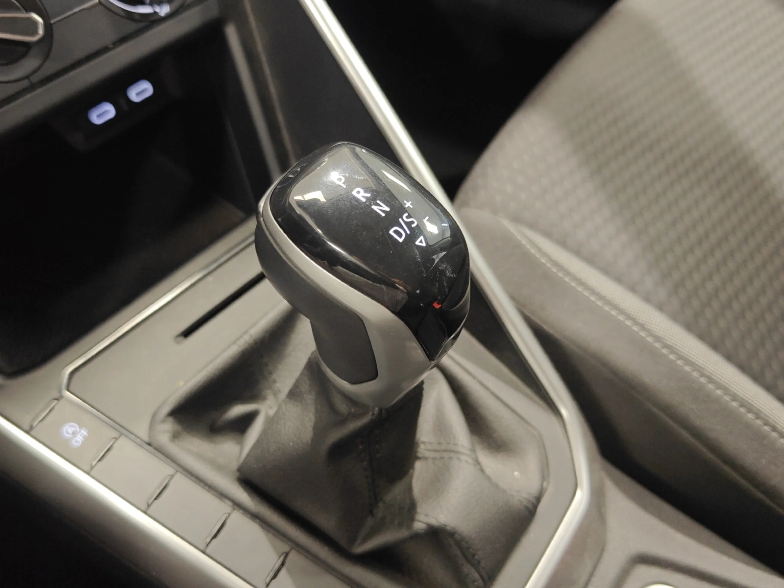 VOLKSWAGEN POLO LIFE 1.0 TSI 70KW (95CV) DSG - Foto 16