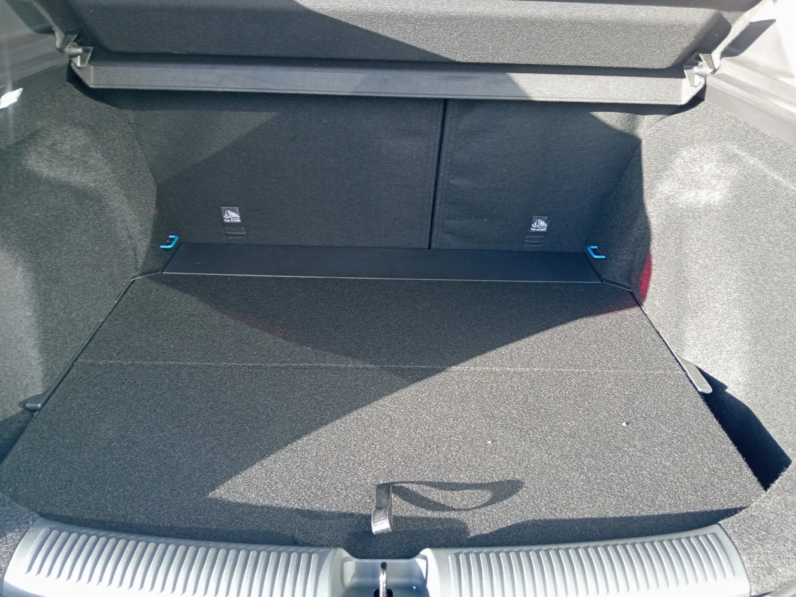 MG MGZS MG ZS32 1.5L HEV 2KWH AT 2WD LUX LHD NO OPTION DARK BLUE - Foto 8