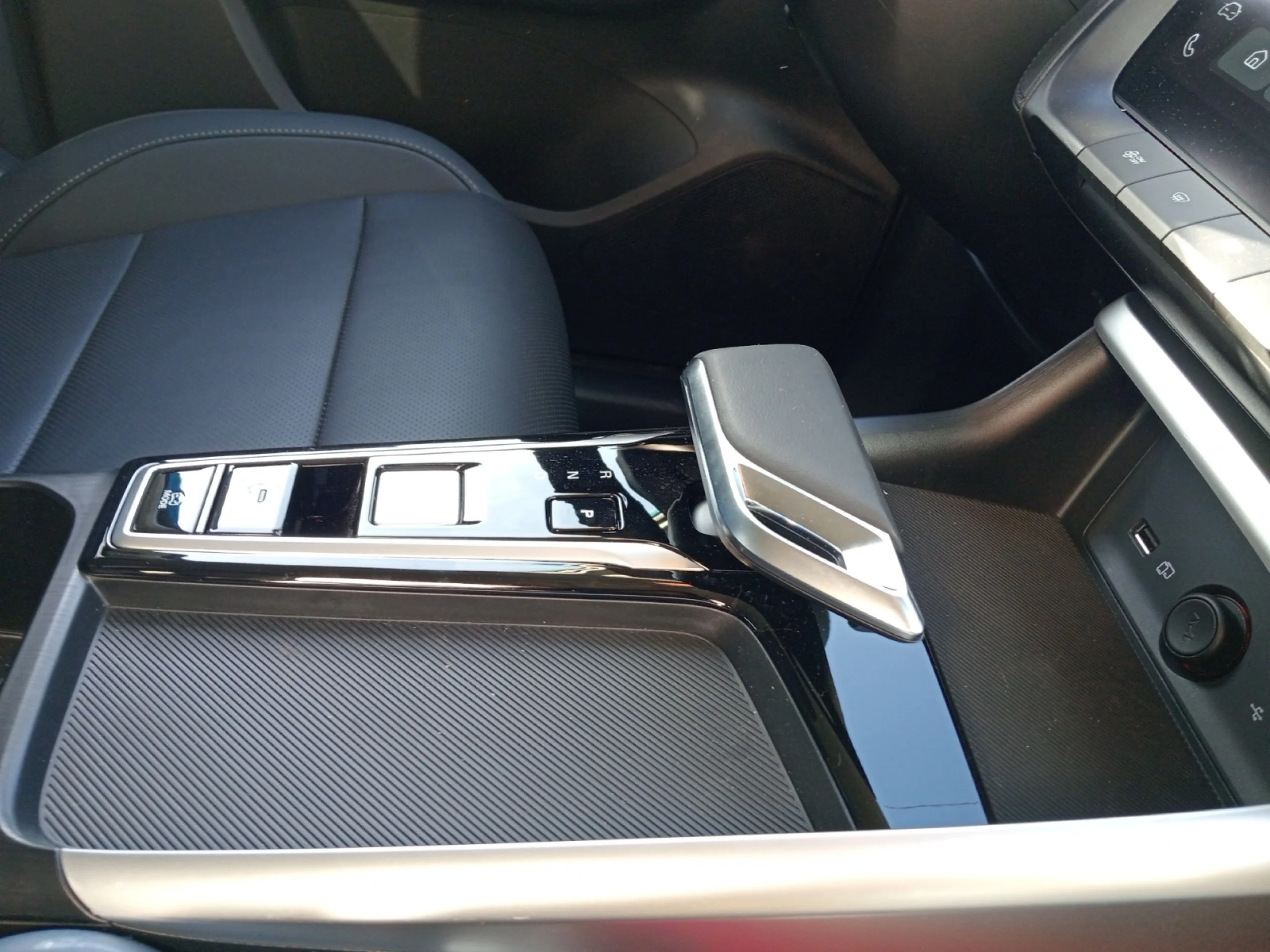 MG MGZS MG ZS32 1.5L HEV 2KWH AT 2WD LUX LHD NO OPTION DARK BLUE - Foto 11