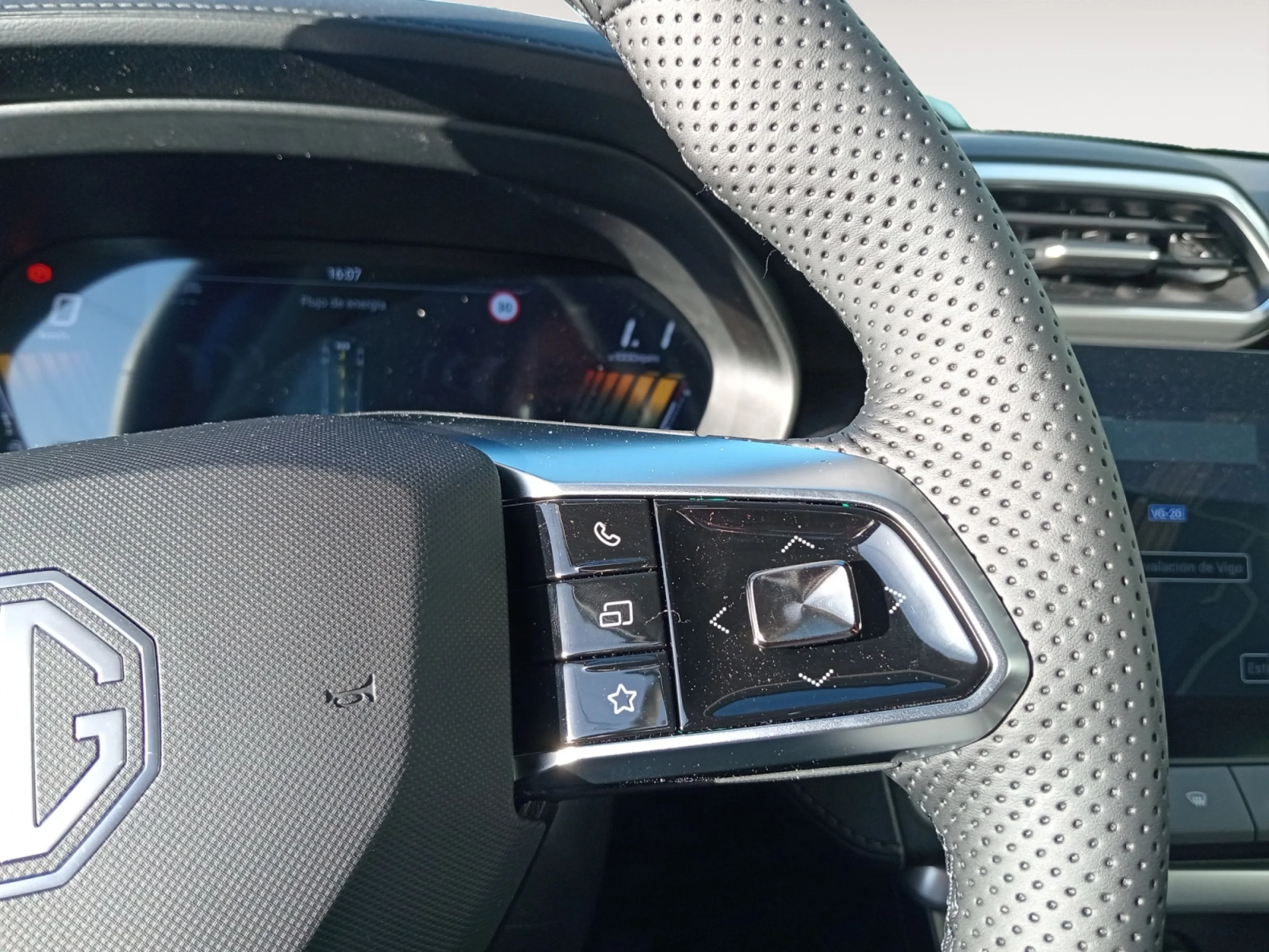 MG MGZS MG ZS32 1.5L HEV 2KWH AT 2WD LUX LHD NO OPTION DARK BLUE - Foto 13