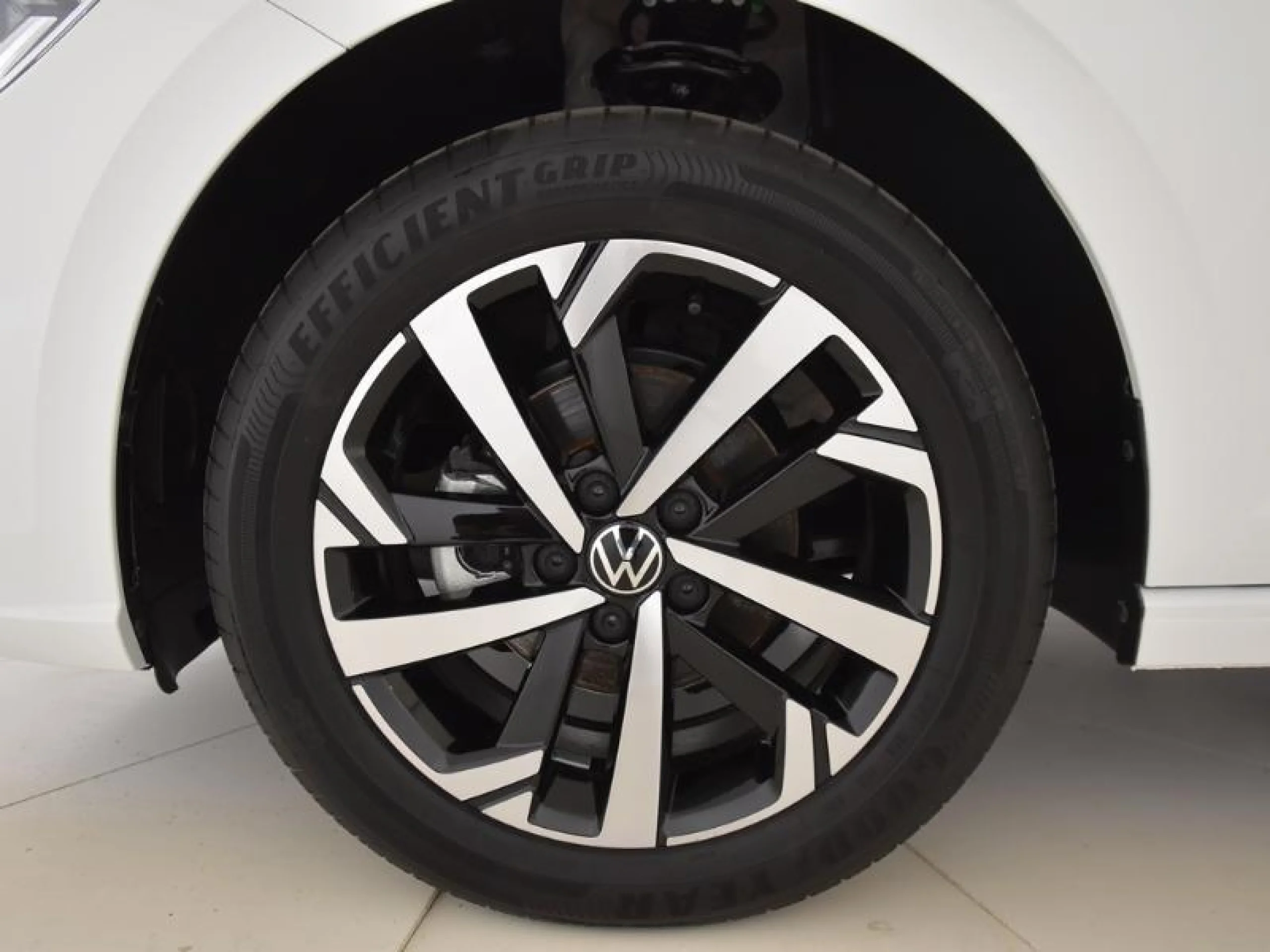 VOLKSWAGEN POLO POLO MÁS 1.0 TSI 70 KW (95 CV)  5 VEL. - Foto 8