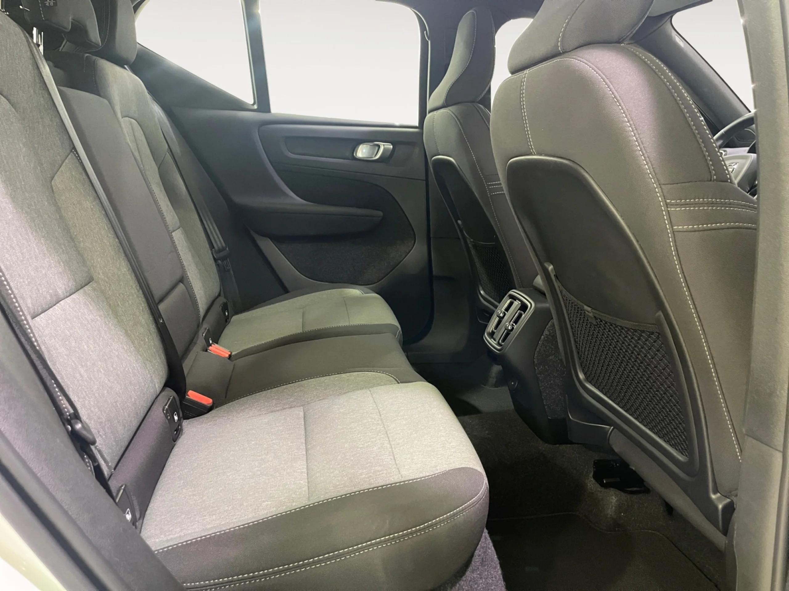 VOLVO XC40 2.0 B3 G CORE AUTO - Foto 6