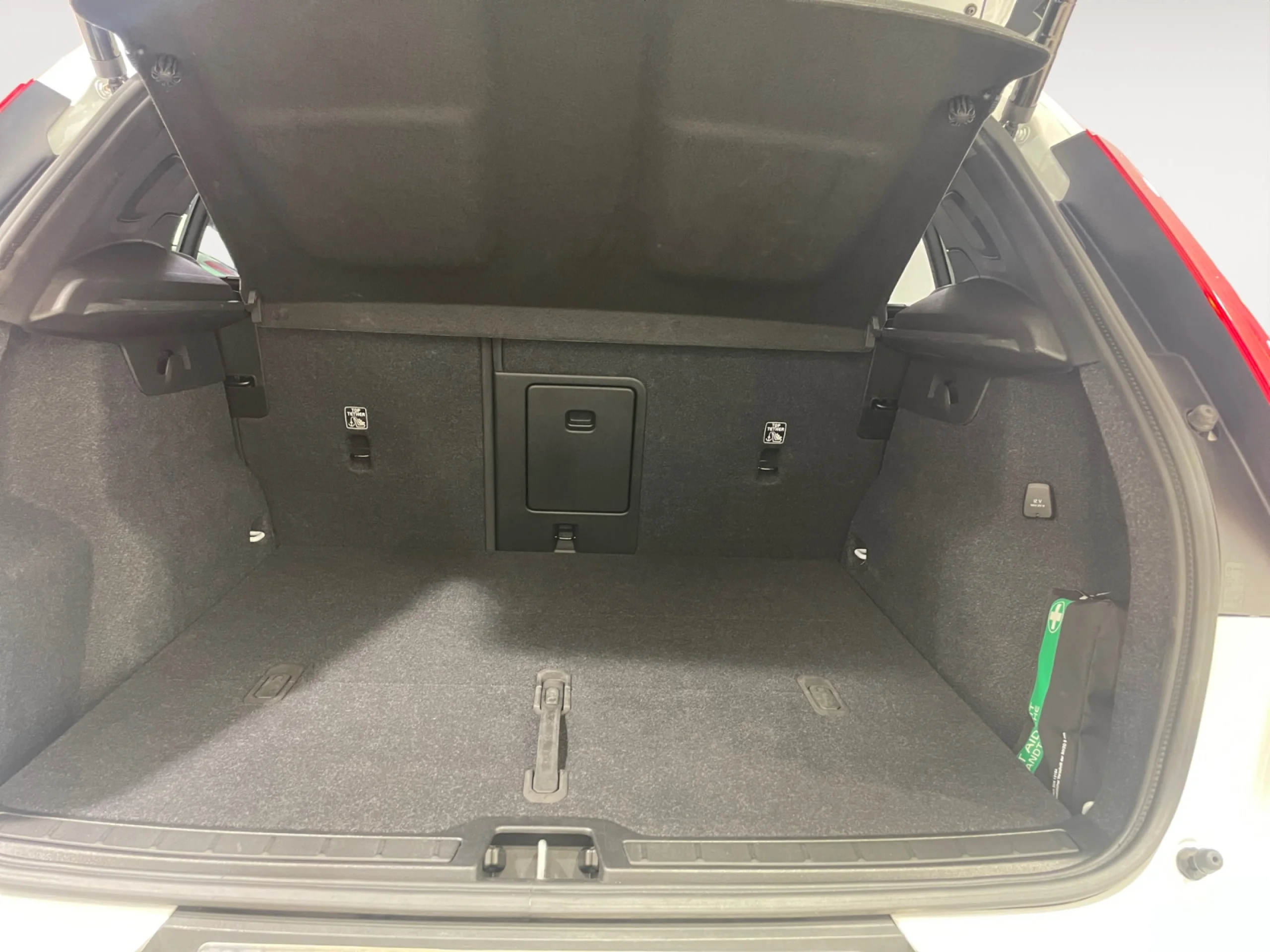 VOLVO XC40 2.0 B3 G CORE AUTO - Foto 8