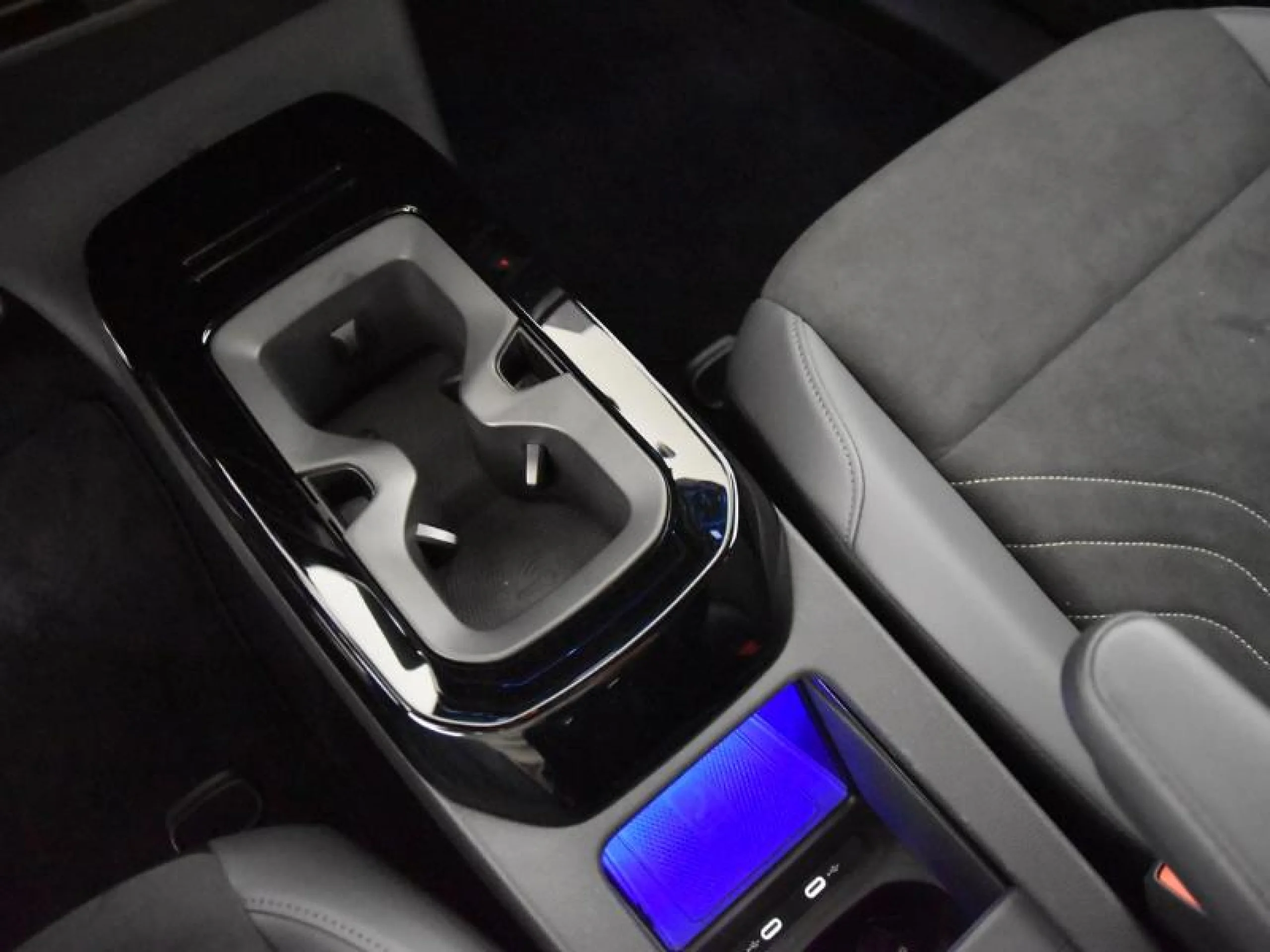 VOLKSWAGEN ID.4 PRO 210KW (286CV) 77KWH - Foto 10