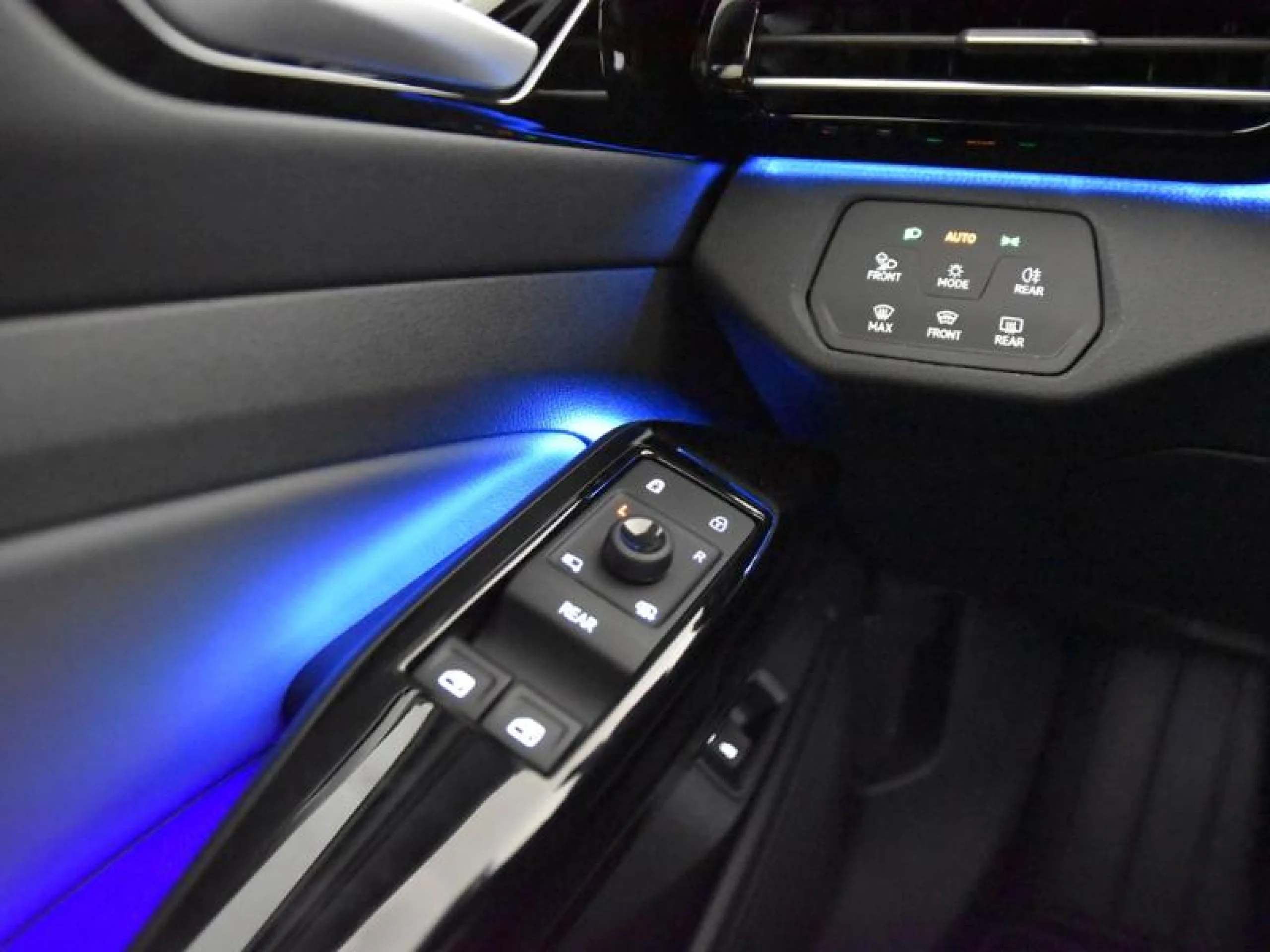 VOLKSWAGEN ID.4 PRO 210KW (286CV) 77KWH - Foto 17