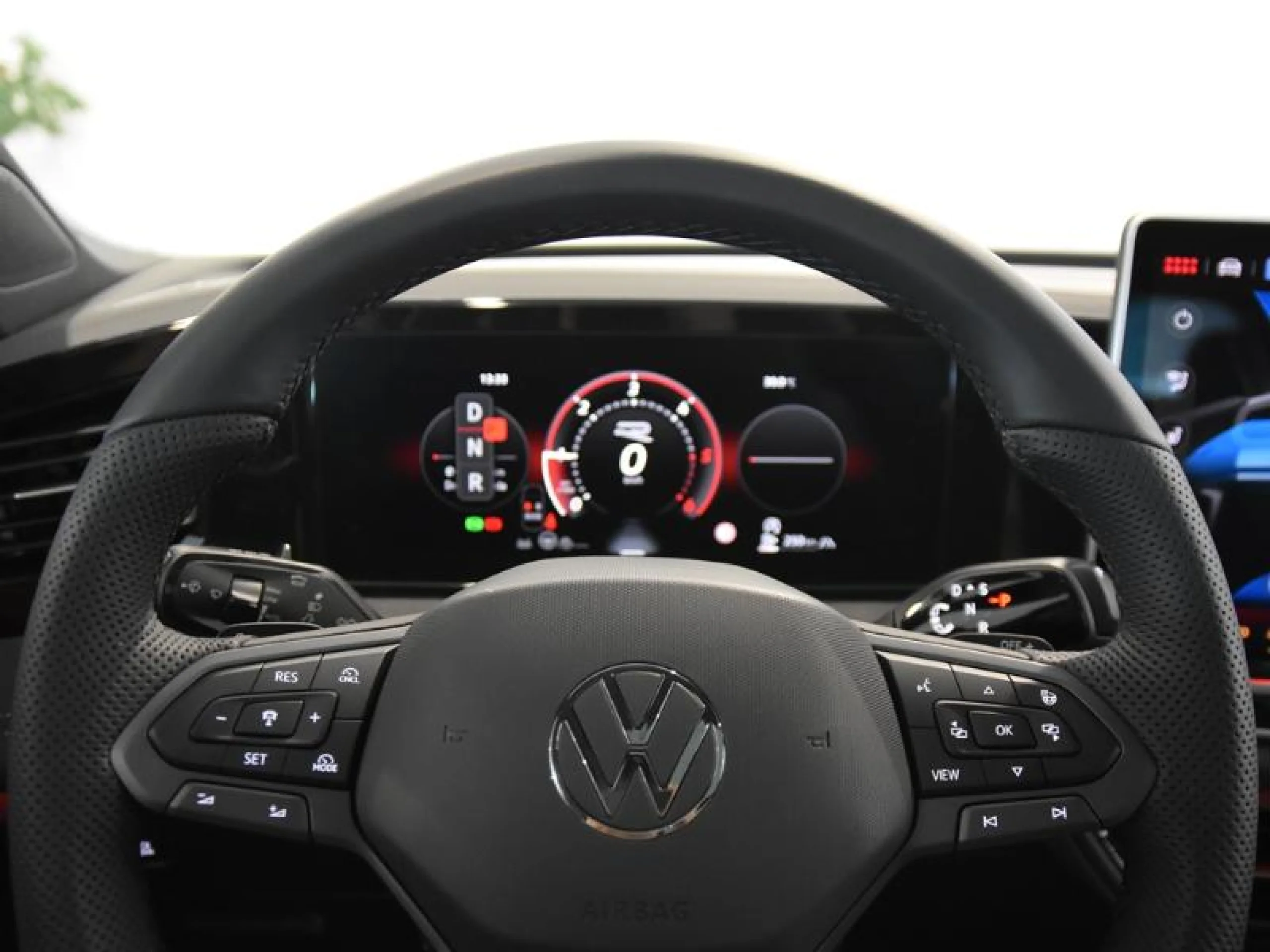 VOLKSWAGEN TIGUAN TIGUAN R LINE  2.0 TDI 4MOTION 142 KW (193 CV)  AUTOMÁTICO DSG 7 VEL. - Foto 17