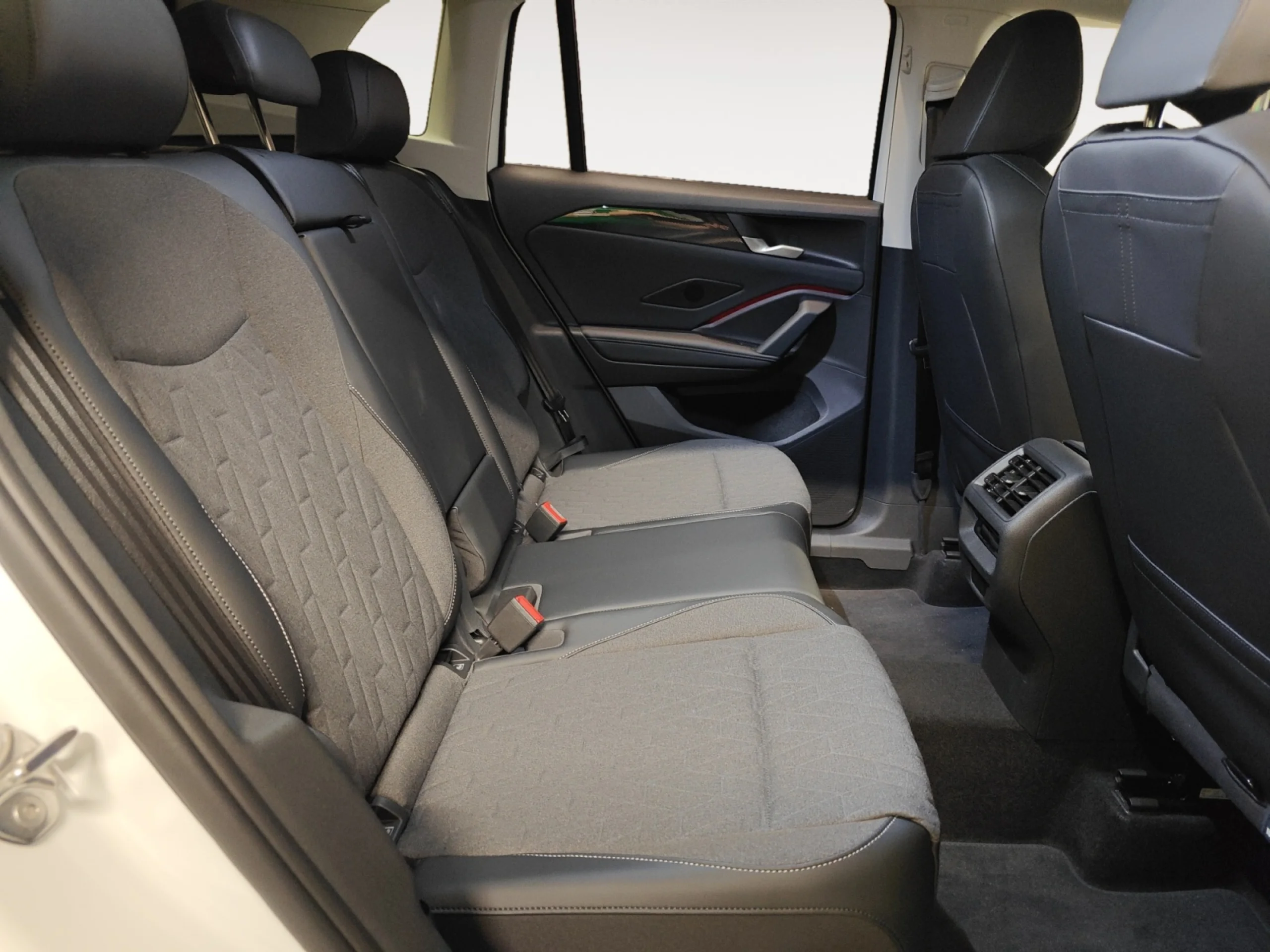 VOLKSWAGEN TIGUAN ··MÁS·· 1.5 TSI EHYBRID 150KW (204CV) DSG - Foto 6
