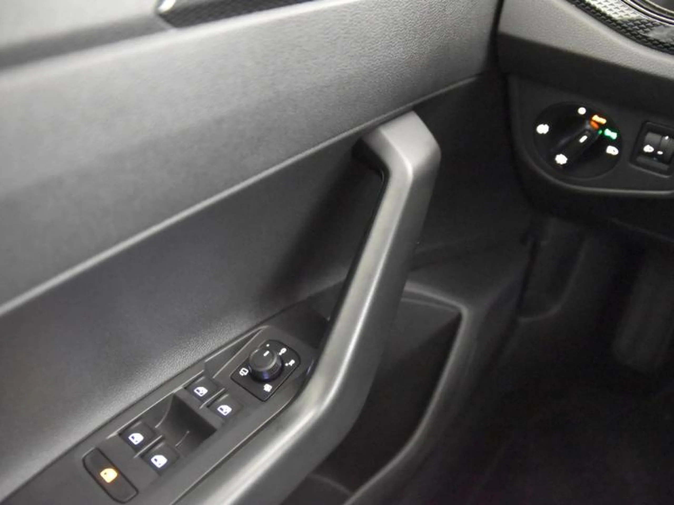 VOLKSWAGEN POLO POLO MÁS 1.0 TSI 70 KW (95 CV)  5 VEL. - Foto 14