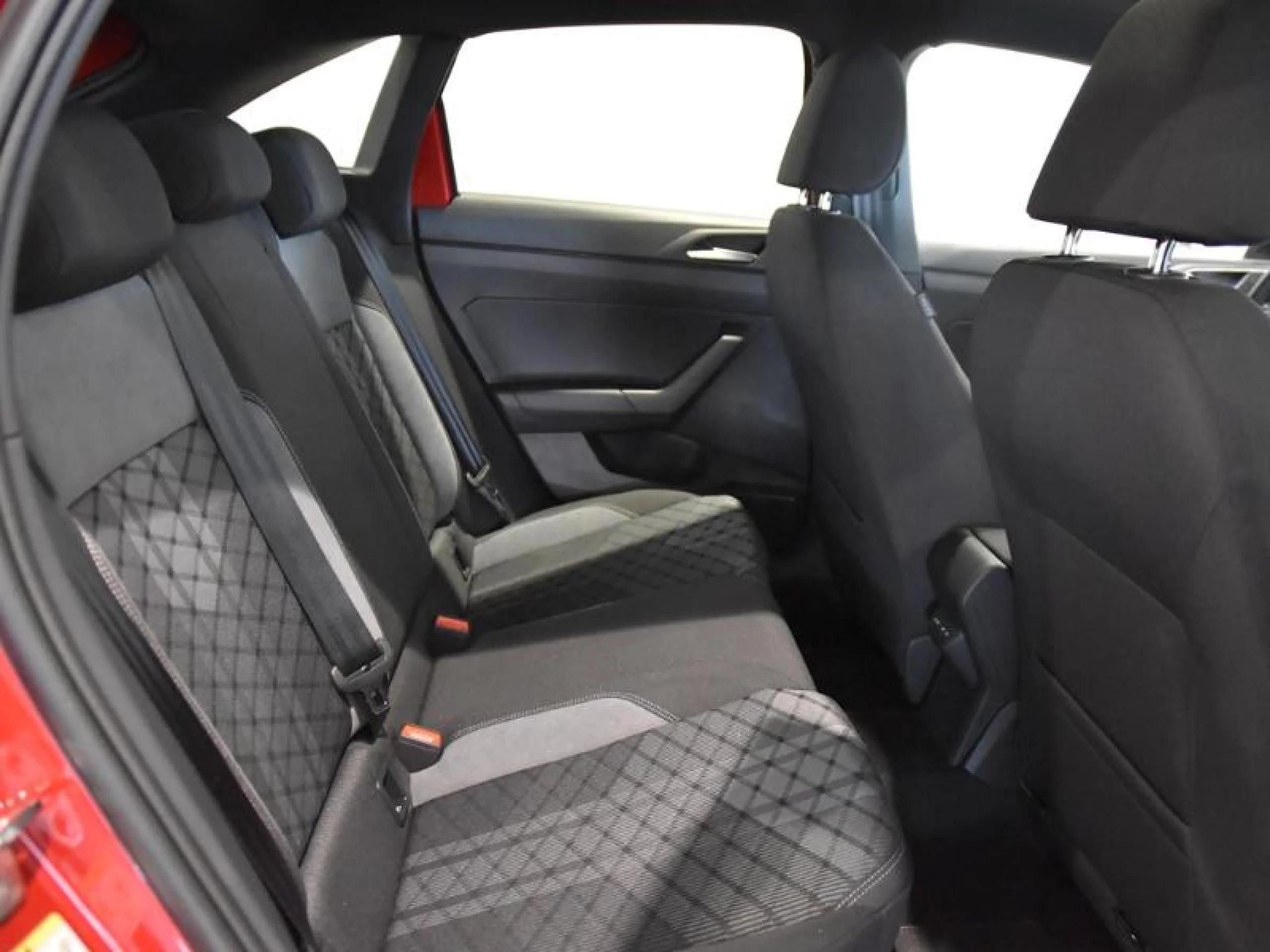VOLKSWAGEN TAIGO TAIGO R LINE  1.0 TSI 85 KW (116 CV )  6 VEL. - Foto 6