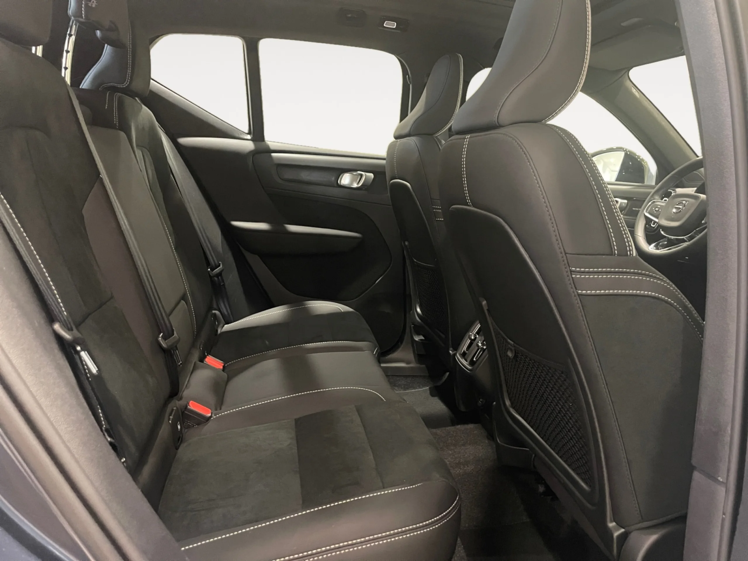 VOLVO XC40 2.0 B3 G PLUS DARK AUTO - Foto 6