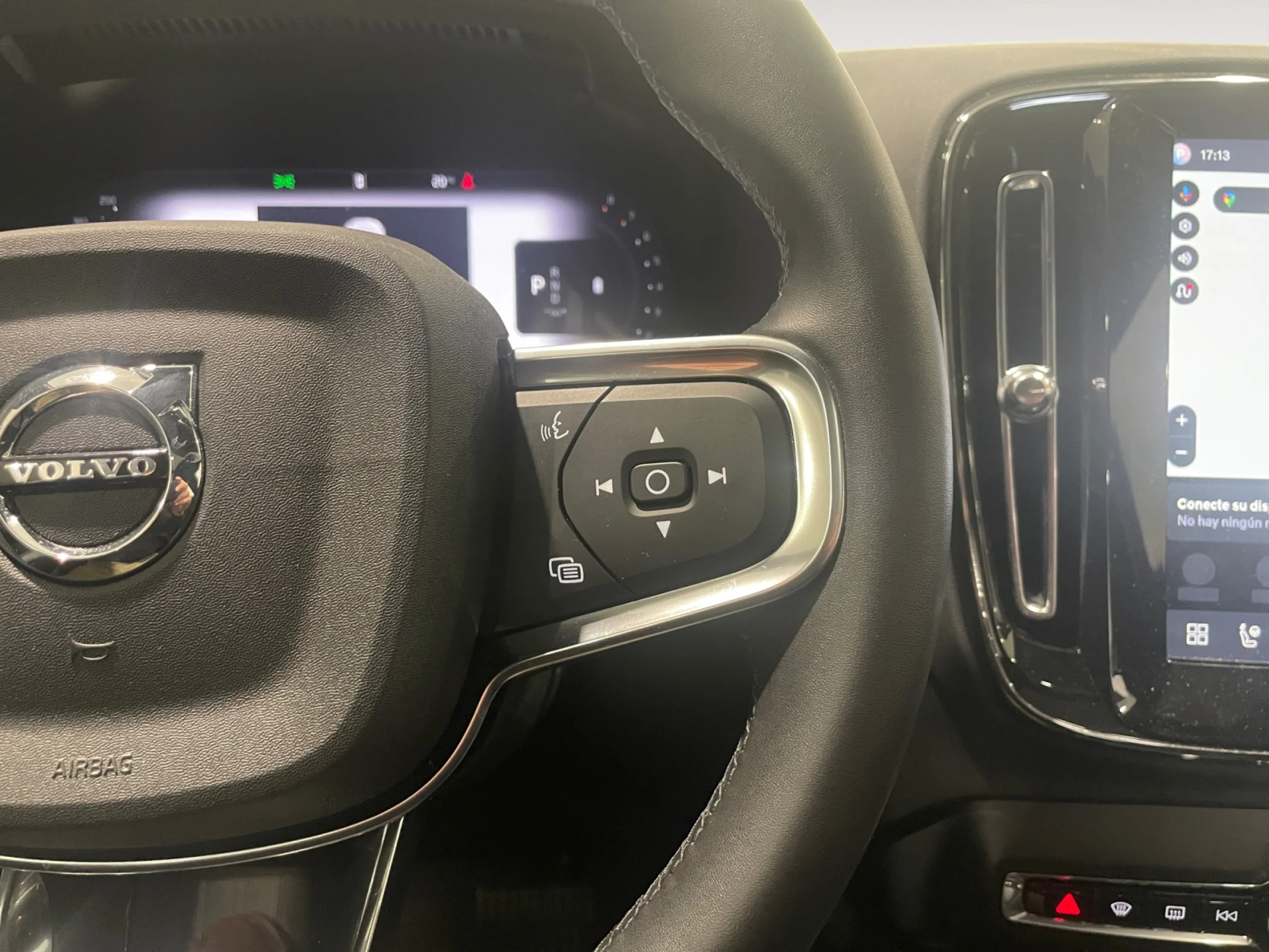 VOLVO XC40 2.0 B3 G PLUS DARK AUTO - Foto 14