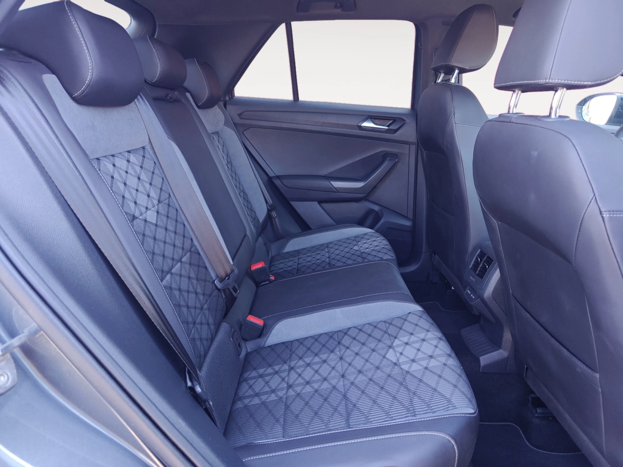 VOLKSWAGEN T ROC R LINE 1.5 TSI 110KW (150CV) DSG - Foto 6