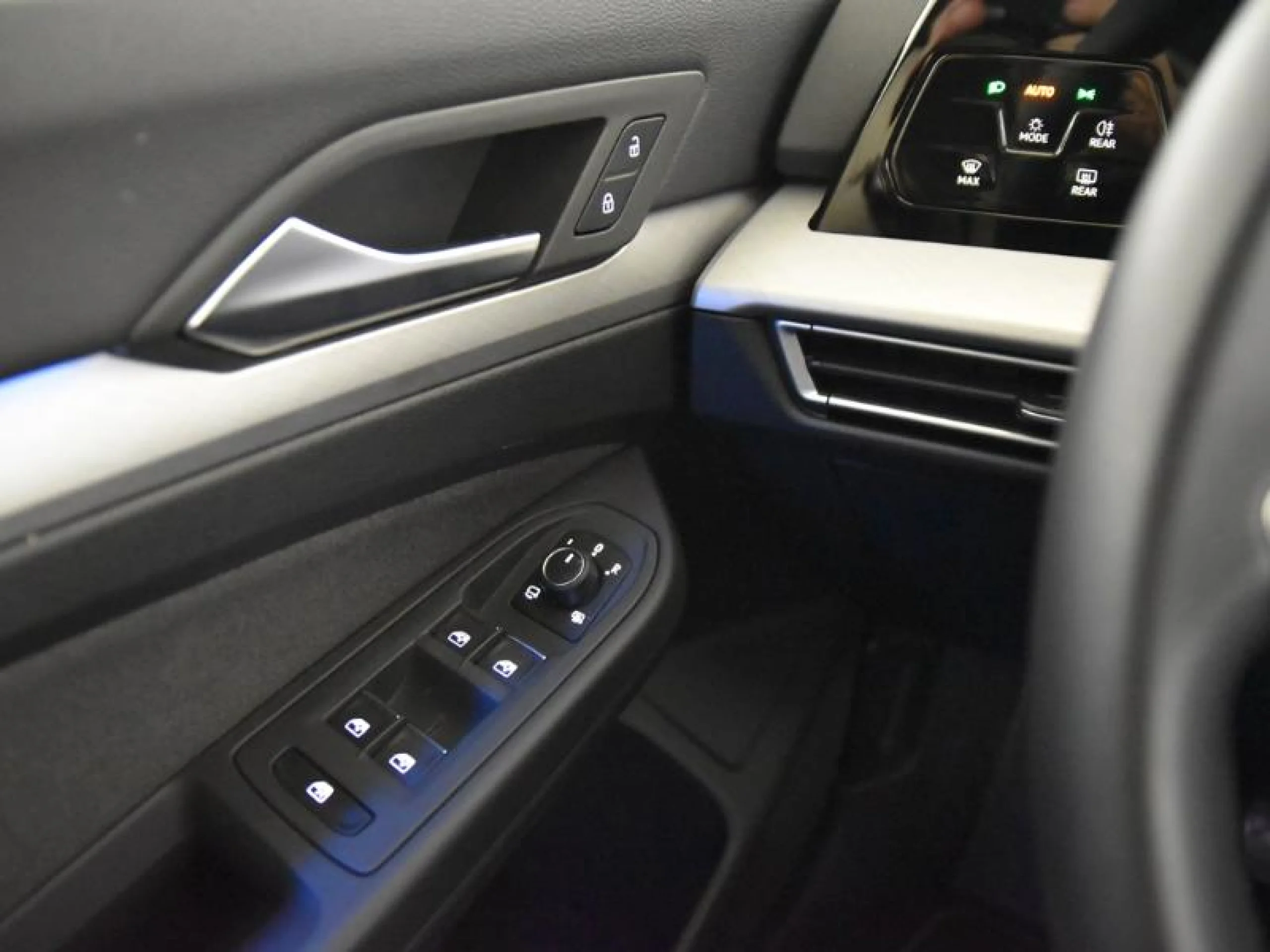 VOLKSWAGEN GOLF LIFE 2.0 TDI 85KW (115CV) - Foto 18