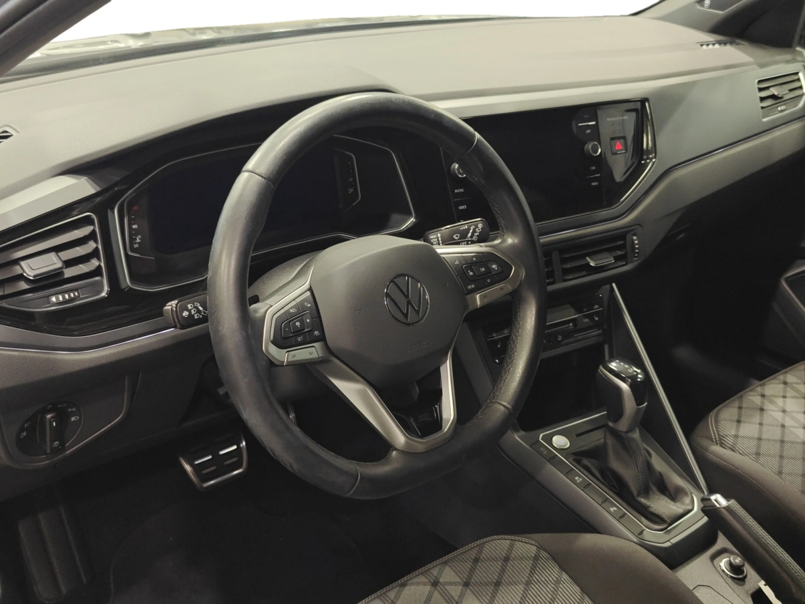 VOLKSWAGEN TAIGO R LINE 1.0 TSI 81KW (110CV) DSG - Foto 9