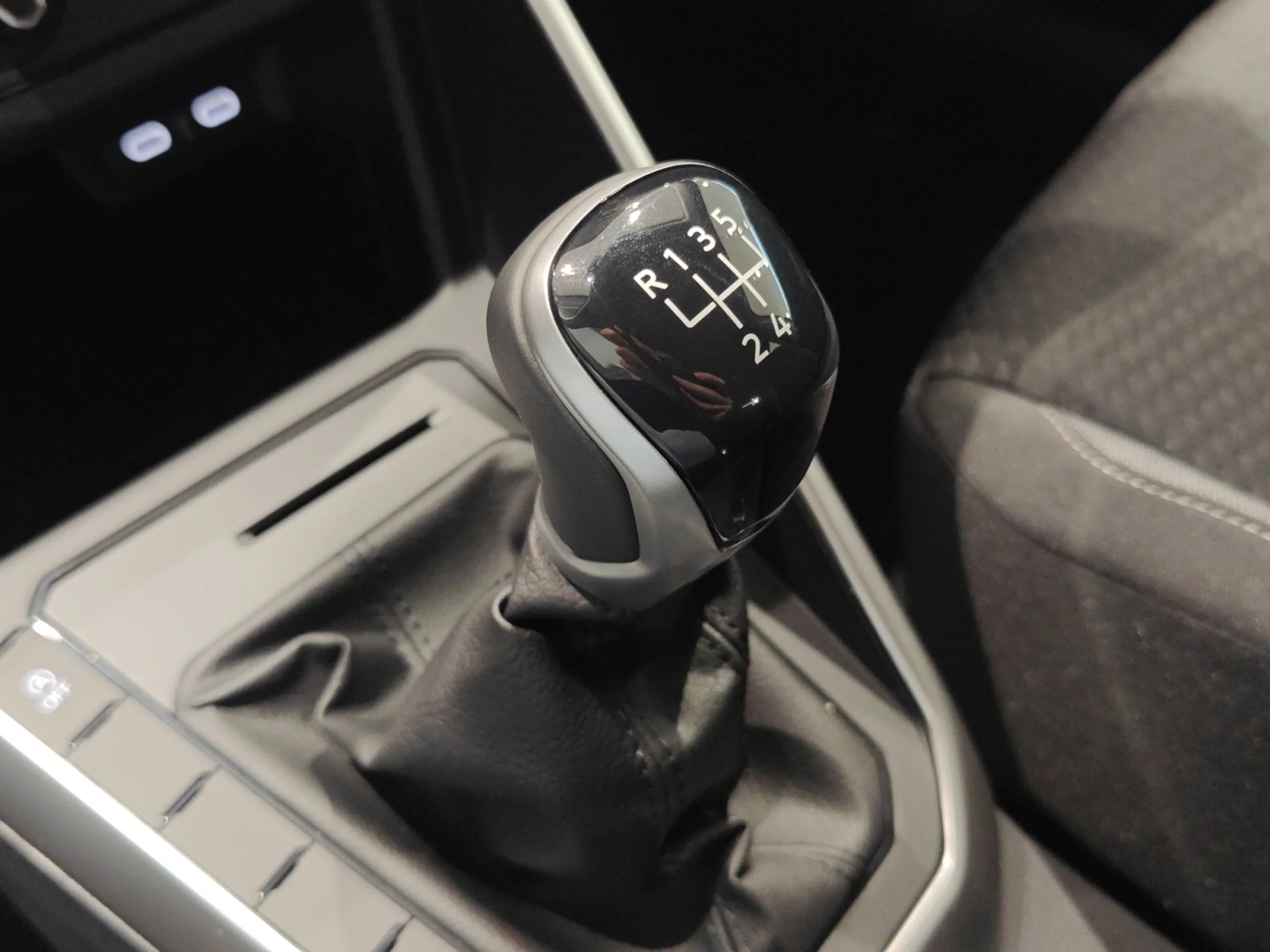 VOLKSWAGEN POLO MATCH 1.0 TSI 70KW (95CV) - Foto 17