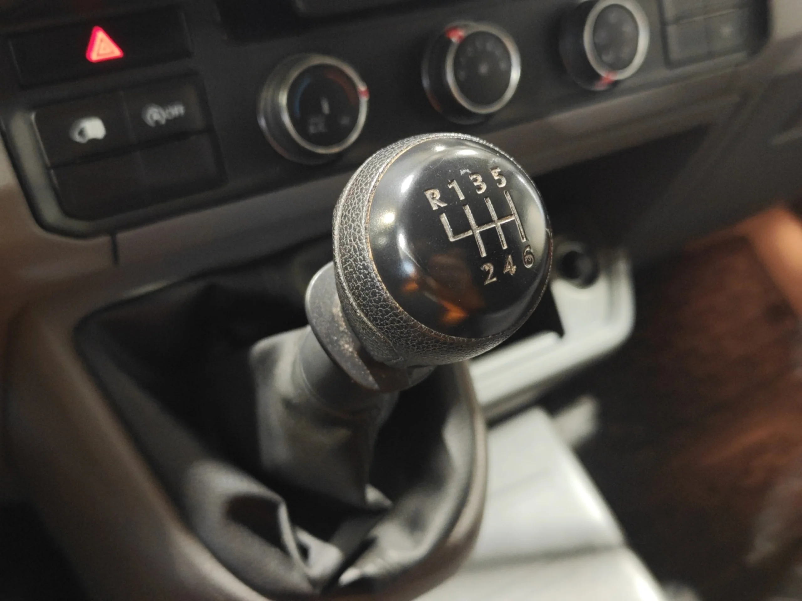 VOLKSWAGEN CRAFTER 35 FURGÓN BL TA L4H3 2.0TDI 103KW AUTO - Foto 17