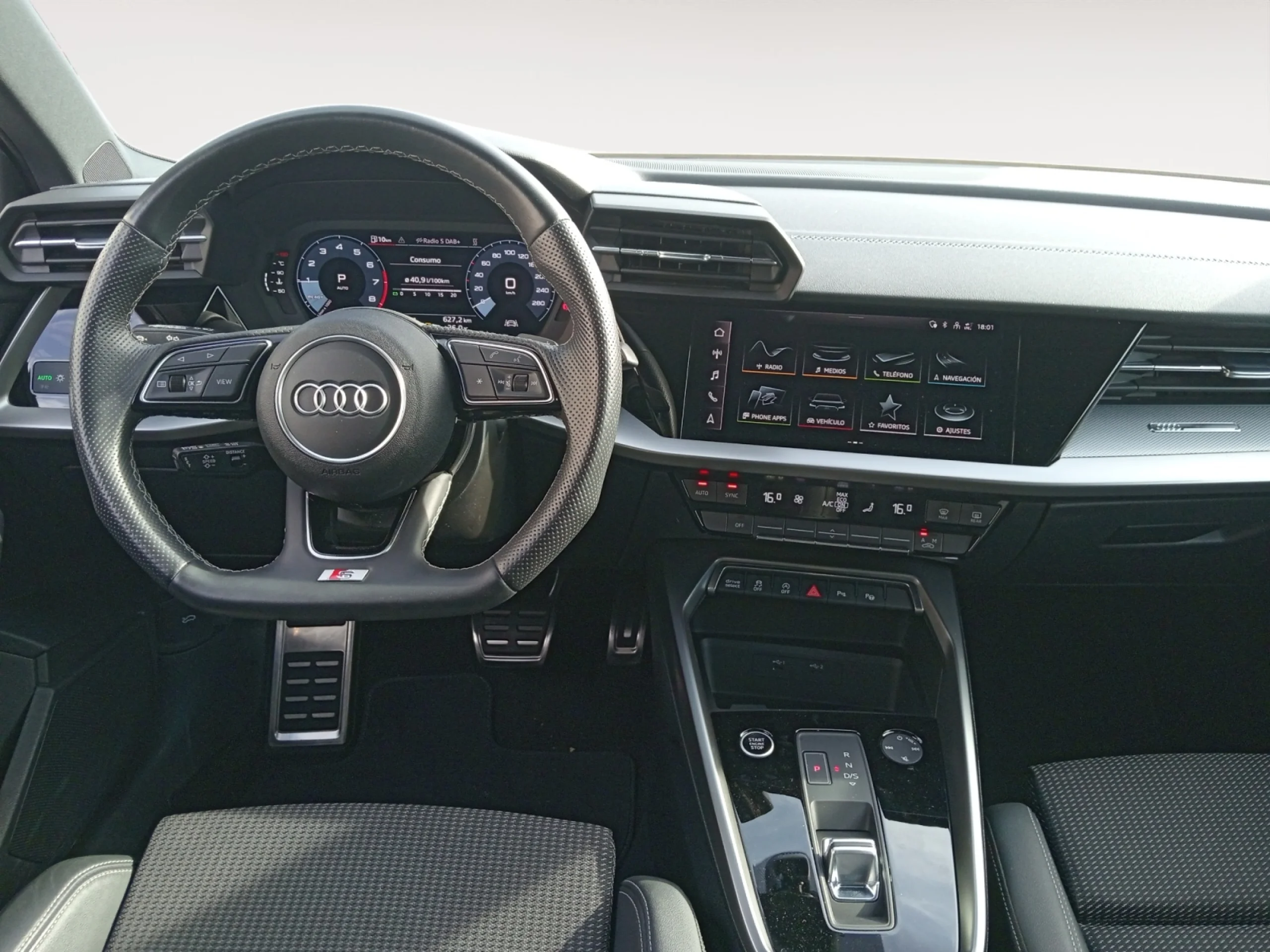 AUDI A3 SPORTBACK BLACK LINE 35 TFSI 110KW S TRO - Foto 4