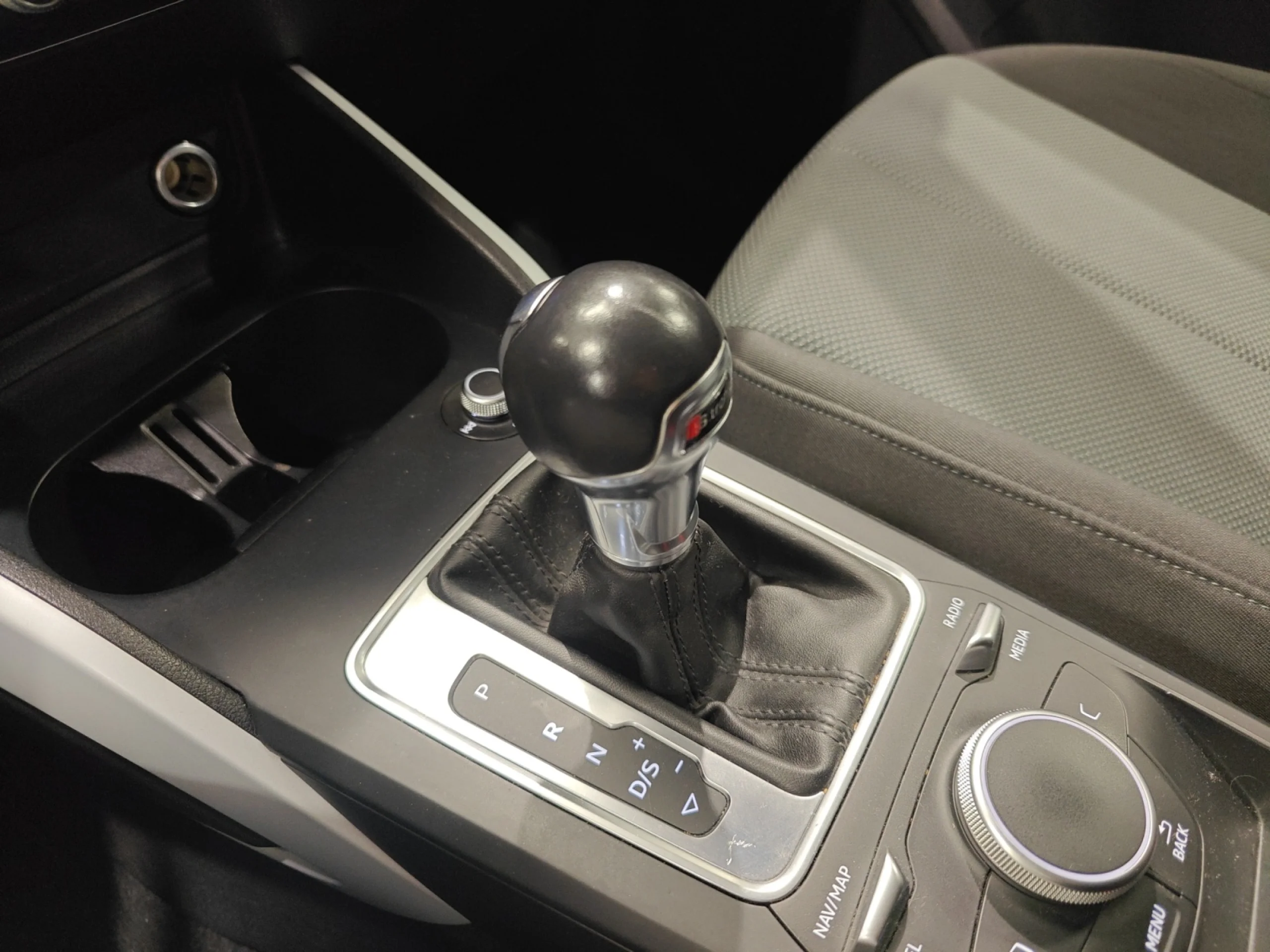 AUDI Q2 DESIGN 35 TDI 110KW (150CV) S TRONIC - Foto 17