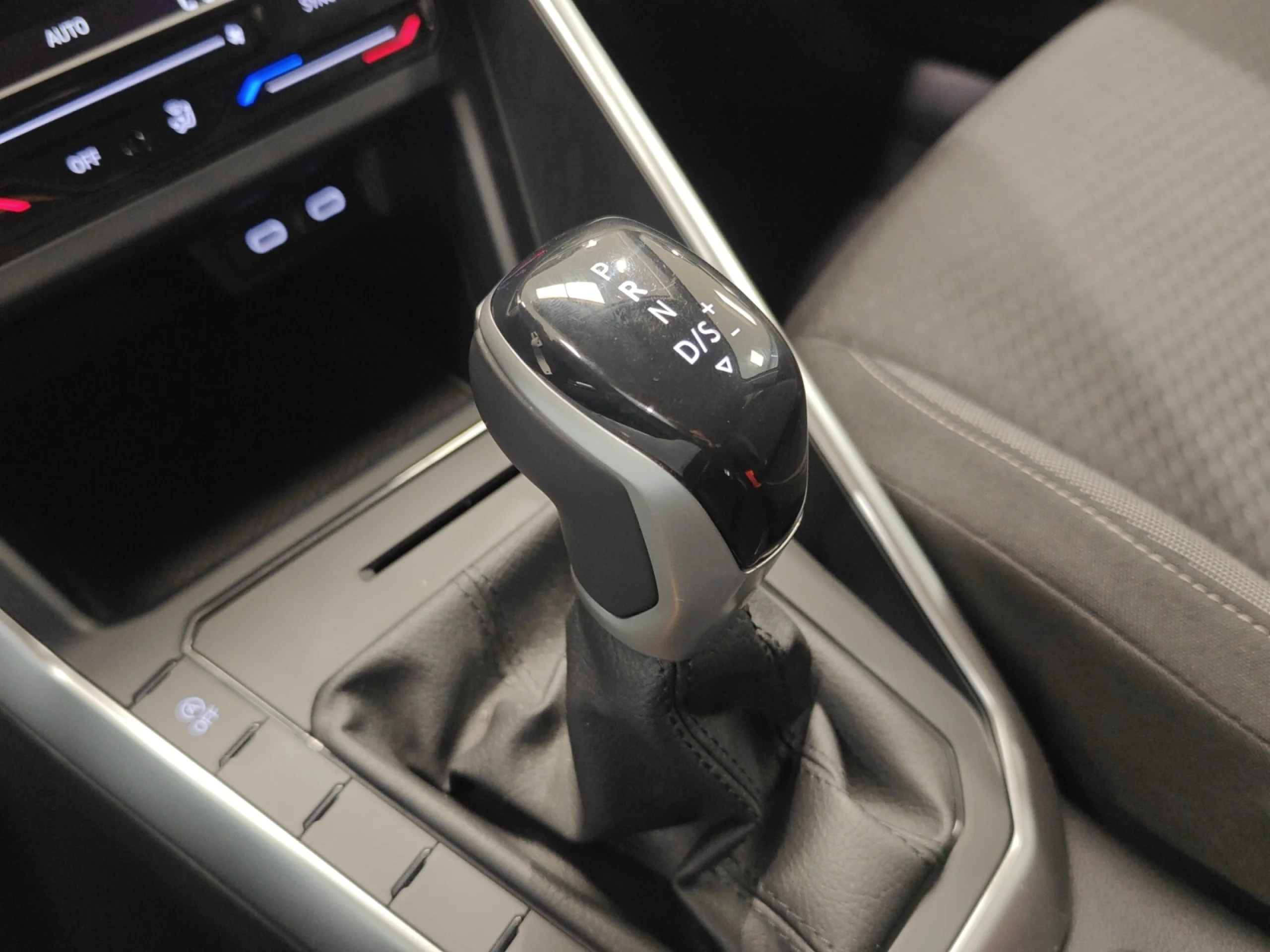 VOLKSWAGEN TAIGO LIFE 1.0 TSI 81KW (110CV) DSG - Foto 17