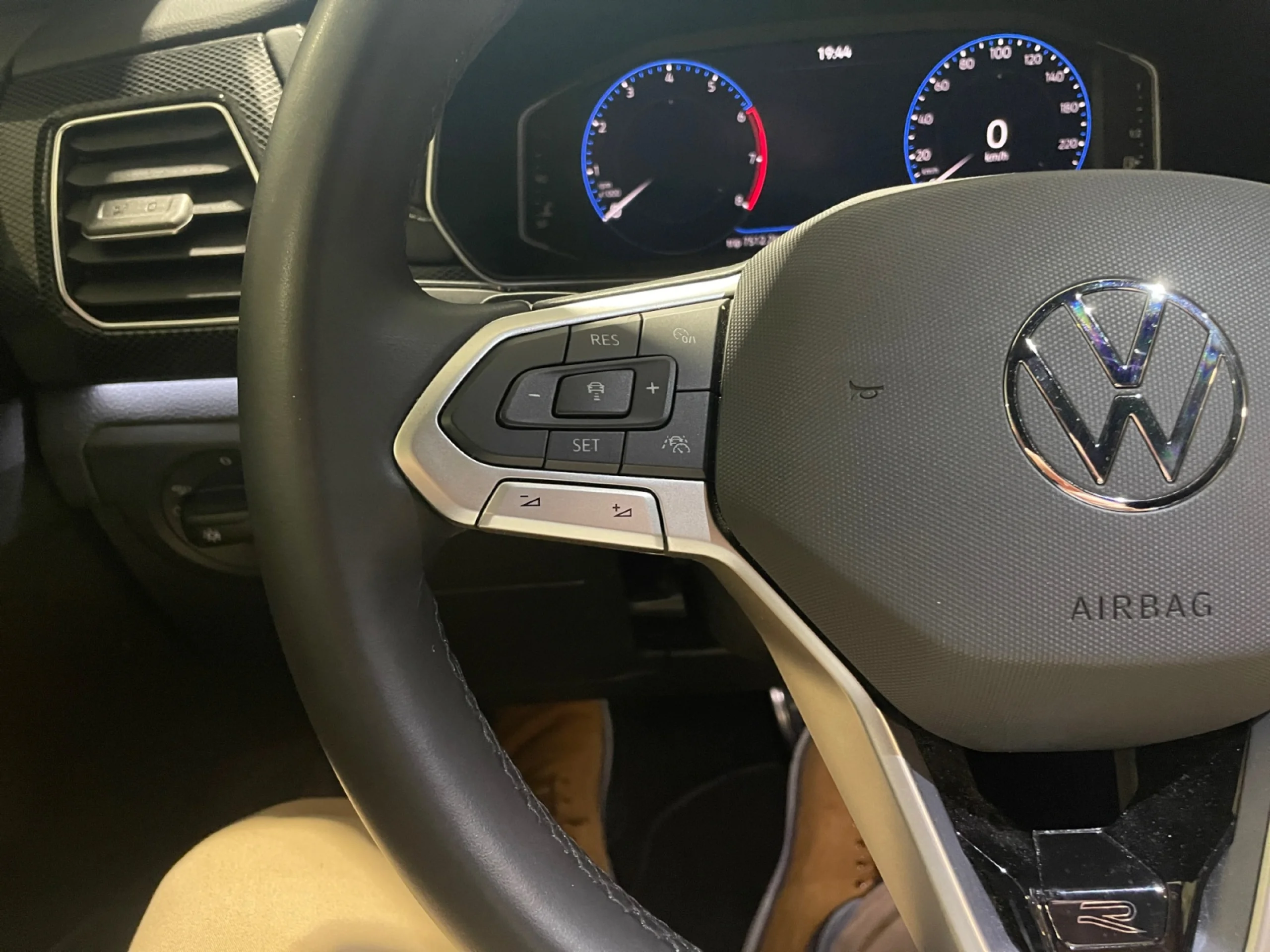 VOLKSWAGEN T CROSS R LINE 1.5 TSI 110KW (150CV) DSG - Foto 11