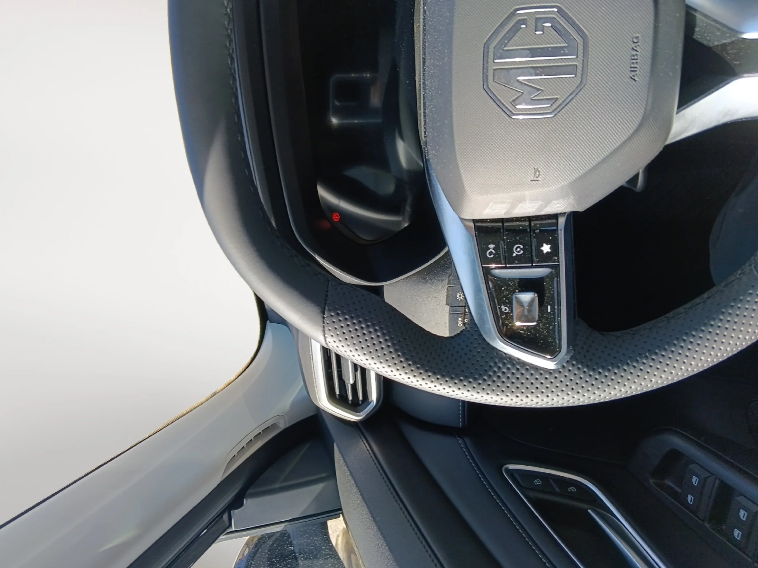 MG Zs 1.5 COMFORT - Foto 12