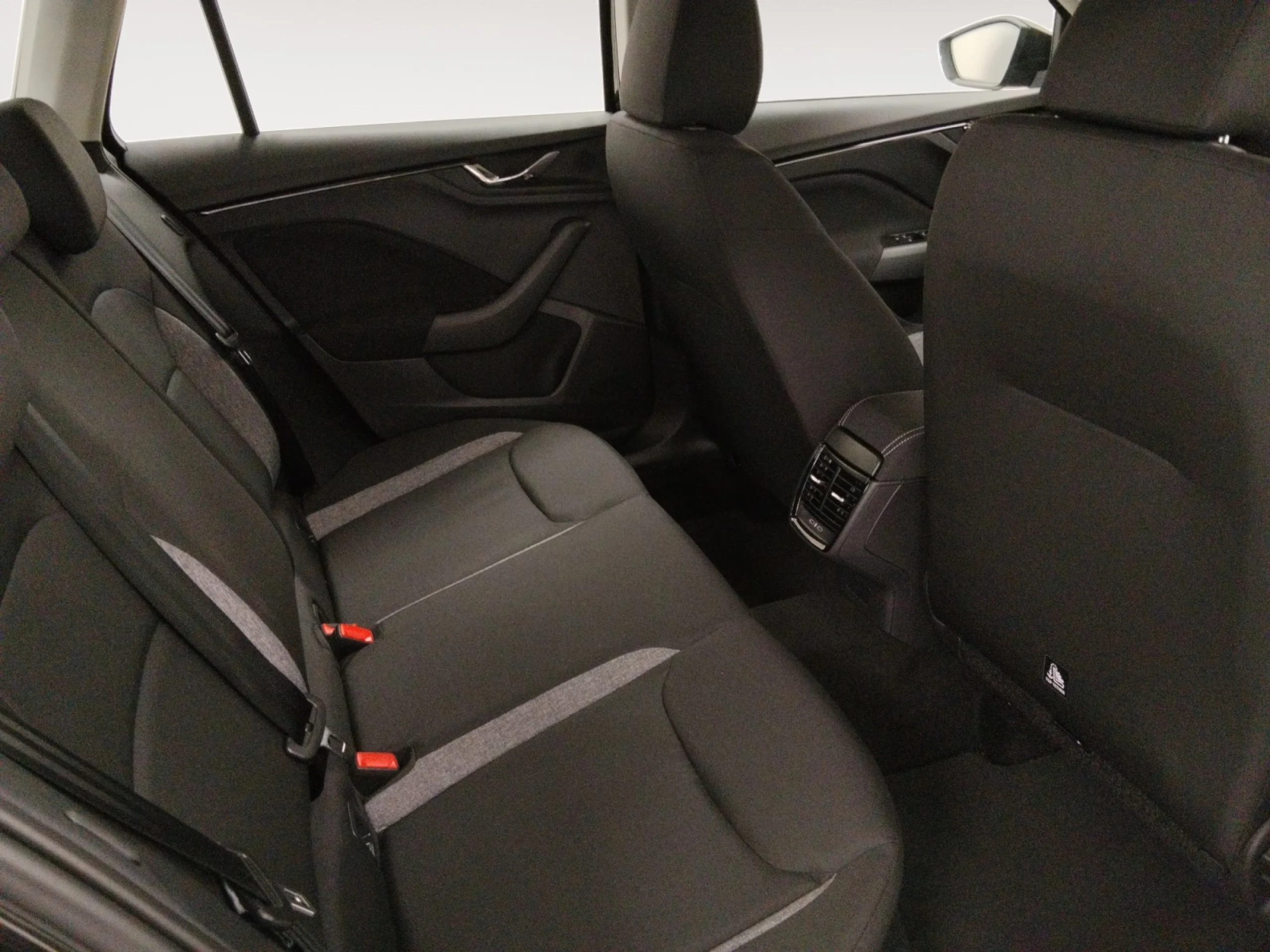 SKODA KAMIQ 1.0 TSI 85KW (115CV) GO - Foto 6