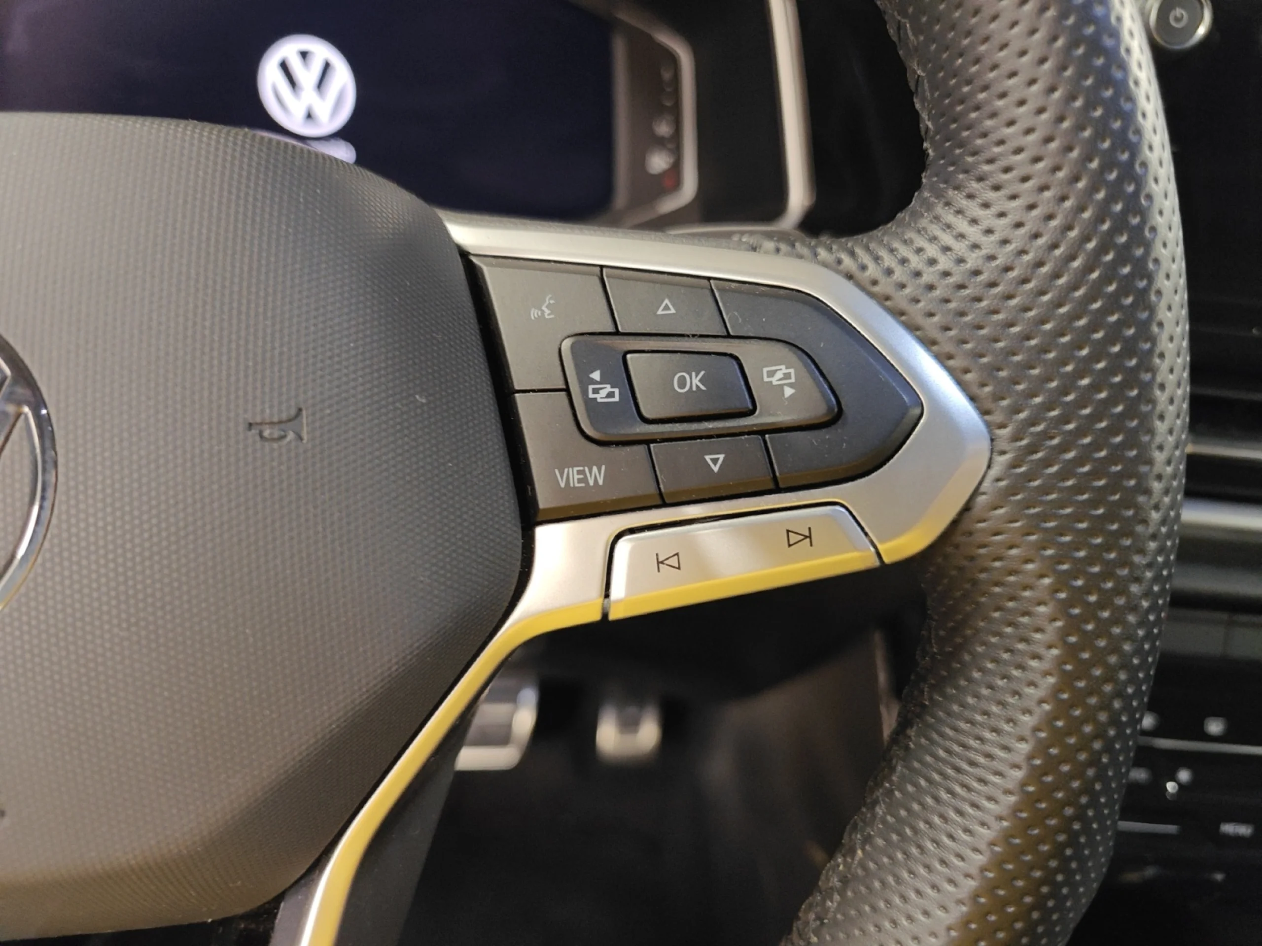 VOLKSWAGEN T ROC R LINE 1.5 TSI 110KW (150CV) DSG - Foto 10