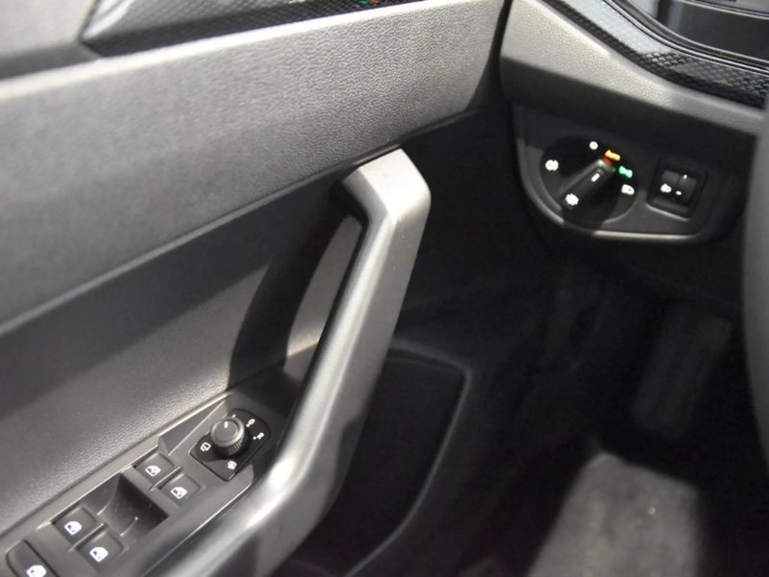 VOLKSWAGEN POLO POLO MATCH 1.0 TSI 70 KW (95 CV)  5 VEL. - Foto 17