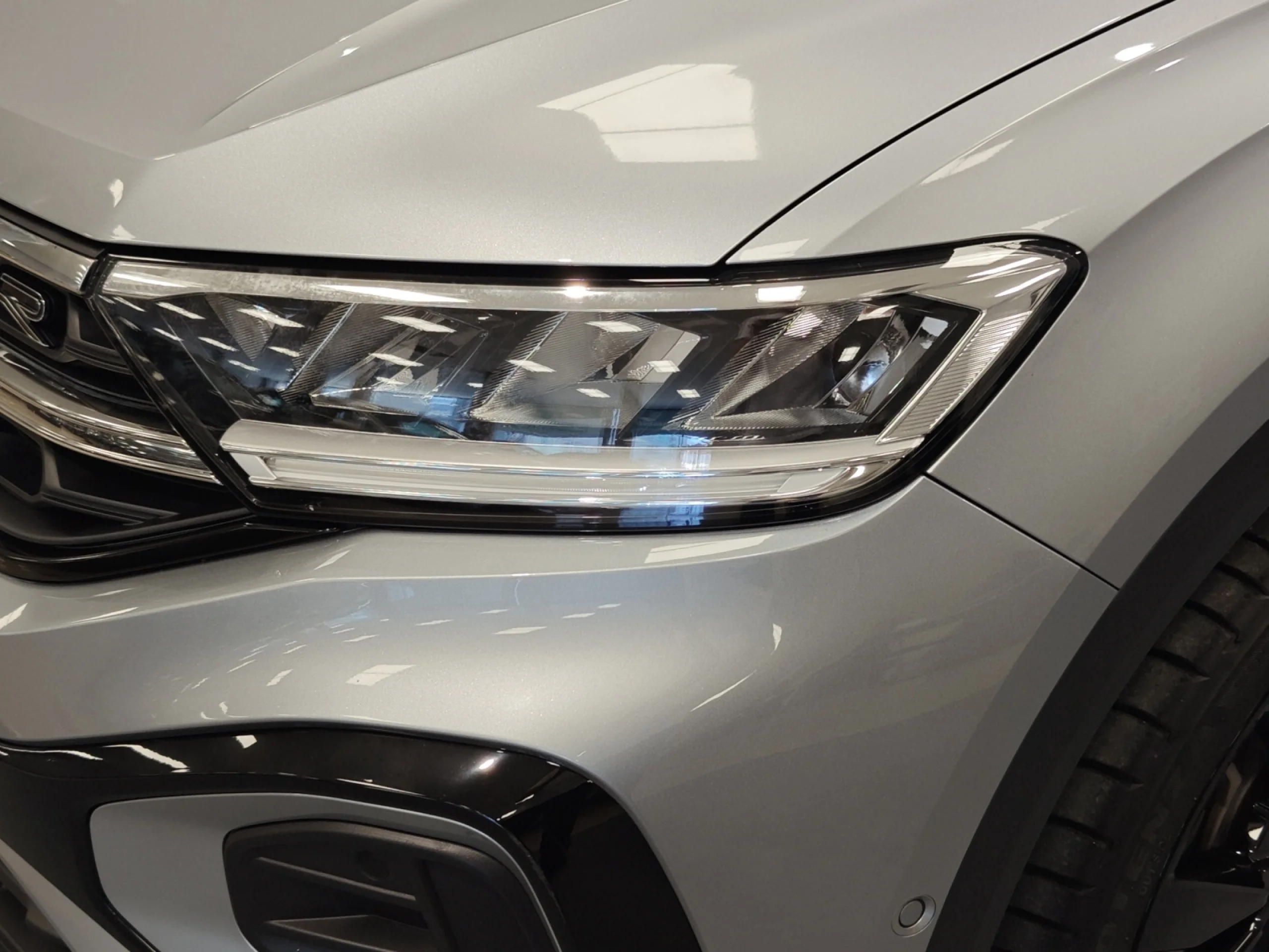 VOLKSWAGEN T ROC R LINE 1.5 TSI 110KW (150CV) DSG - Foto 22
