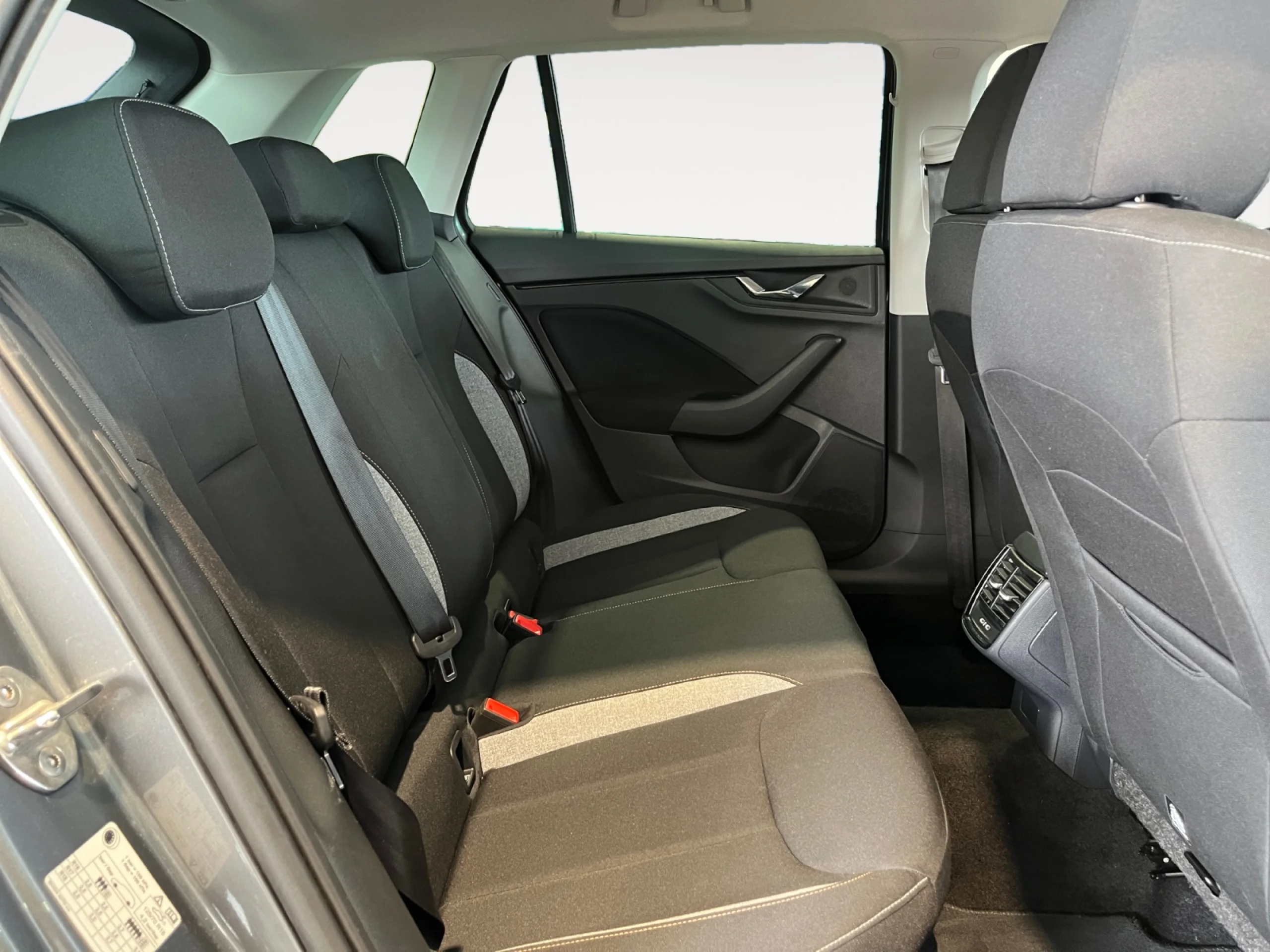 SKODA KAMIQ 1.0 TSI 85KW (115CV) SELECTION - Foto 6