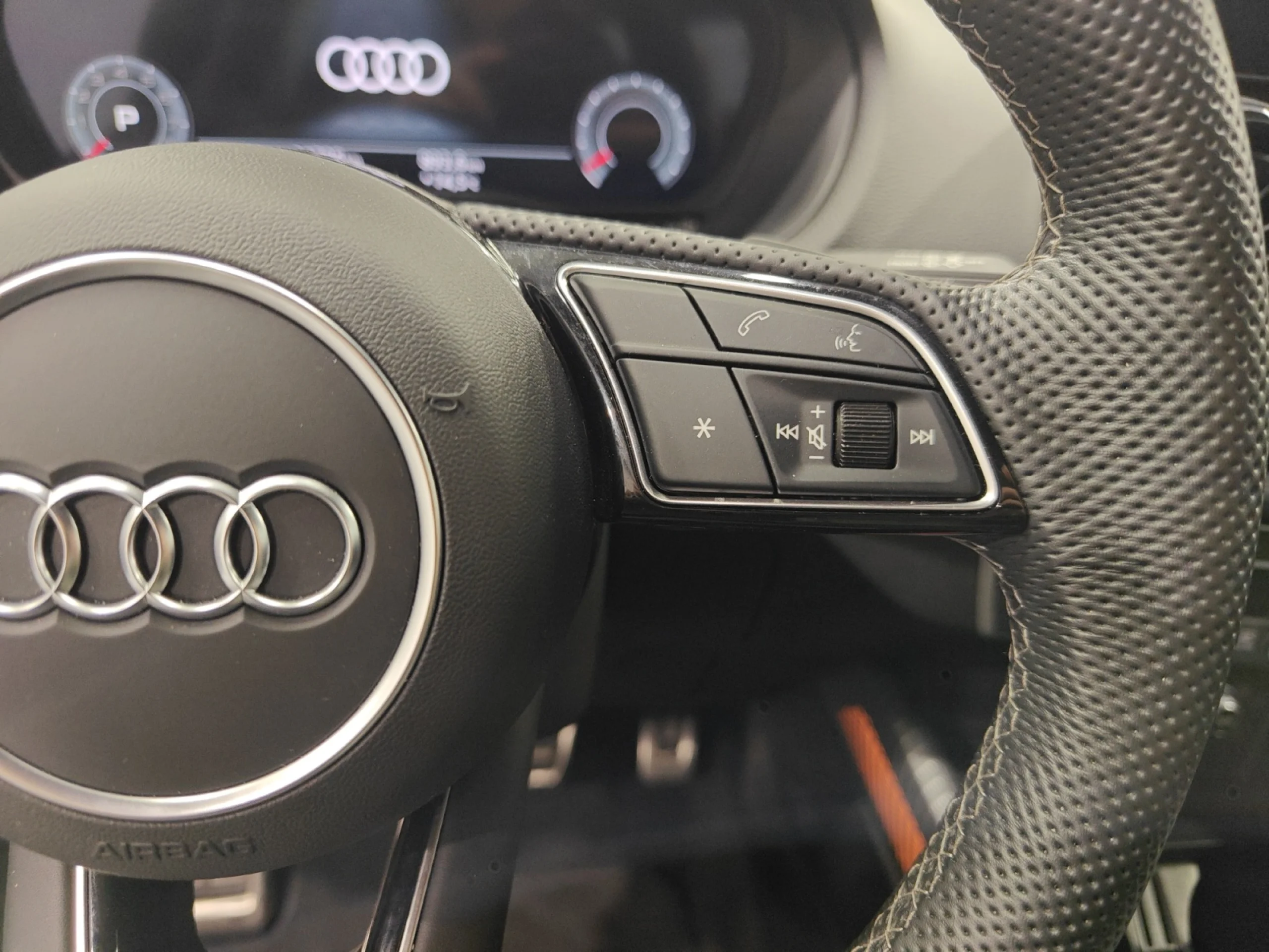 AUDI Q2 ADRENALIN 35 TFSI 110KW (150CV) S TRONIC - Foto 10