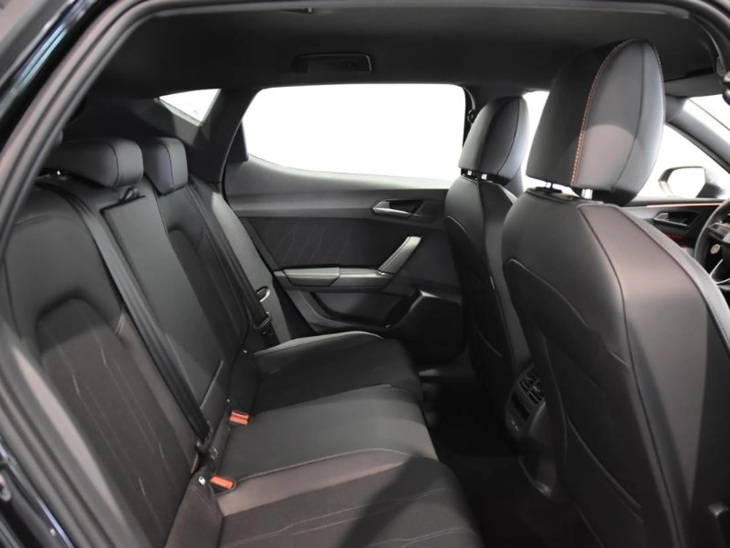 CUPRA LEON 1.5 ETSI 110KW (150CV) DSG - Foto 6