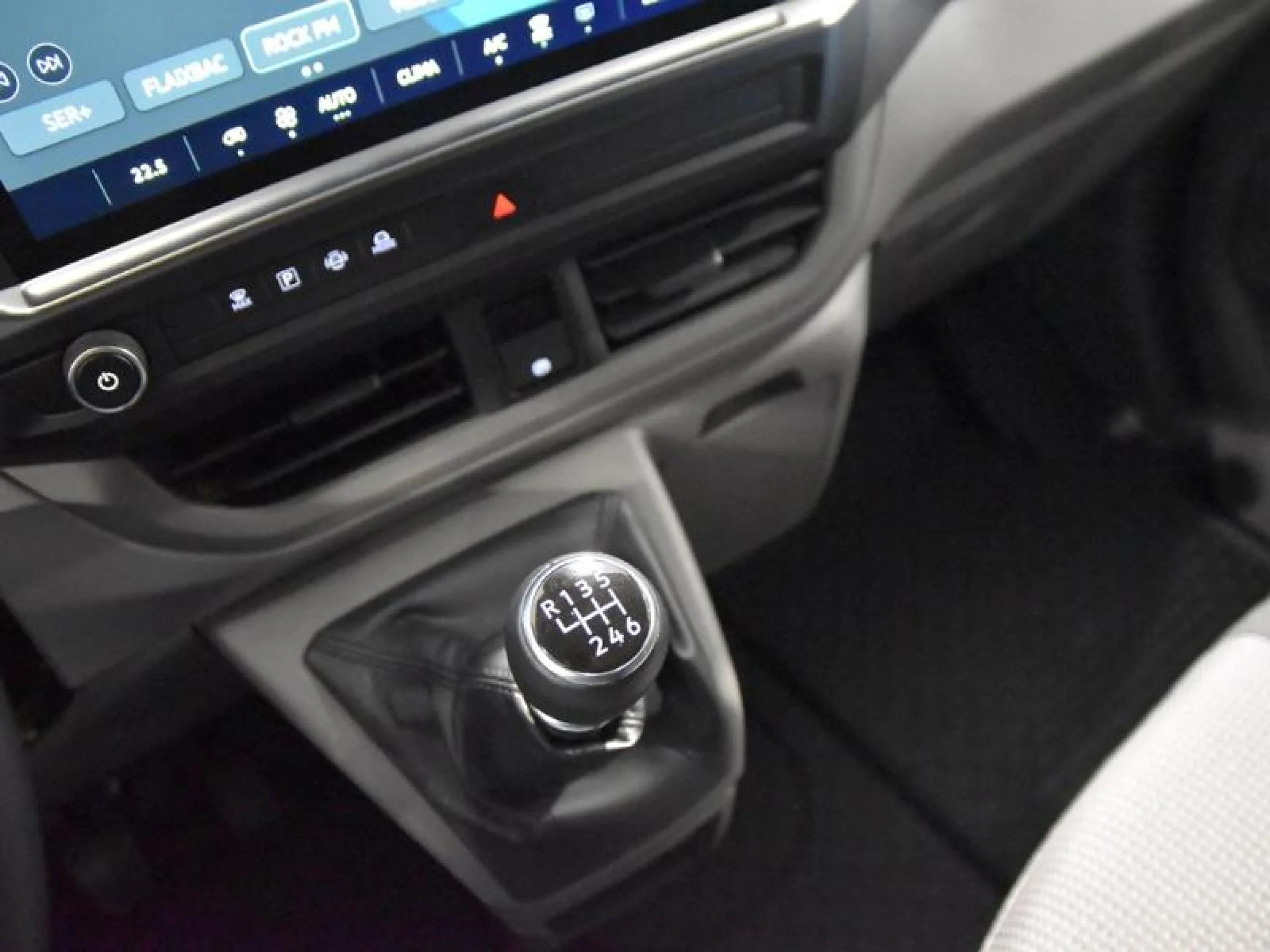 VOLKSWAGEN CARAVELLE CORTA 2.0 TDI 81 KW (110 CV) 6 VE - Foto 10