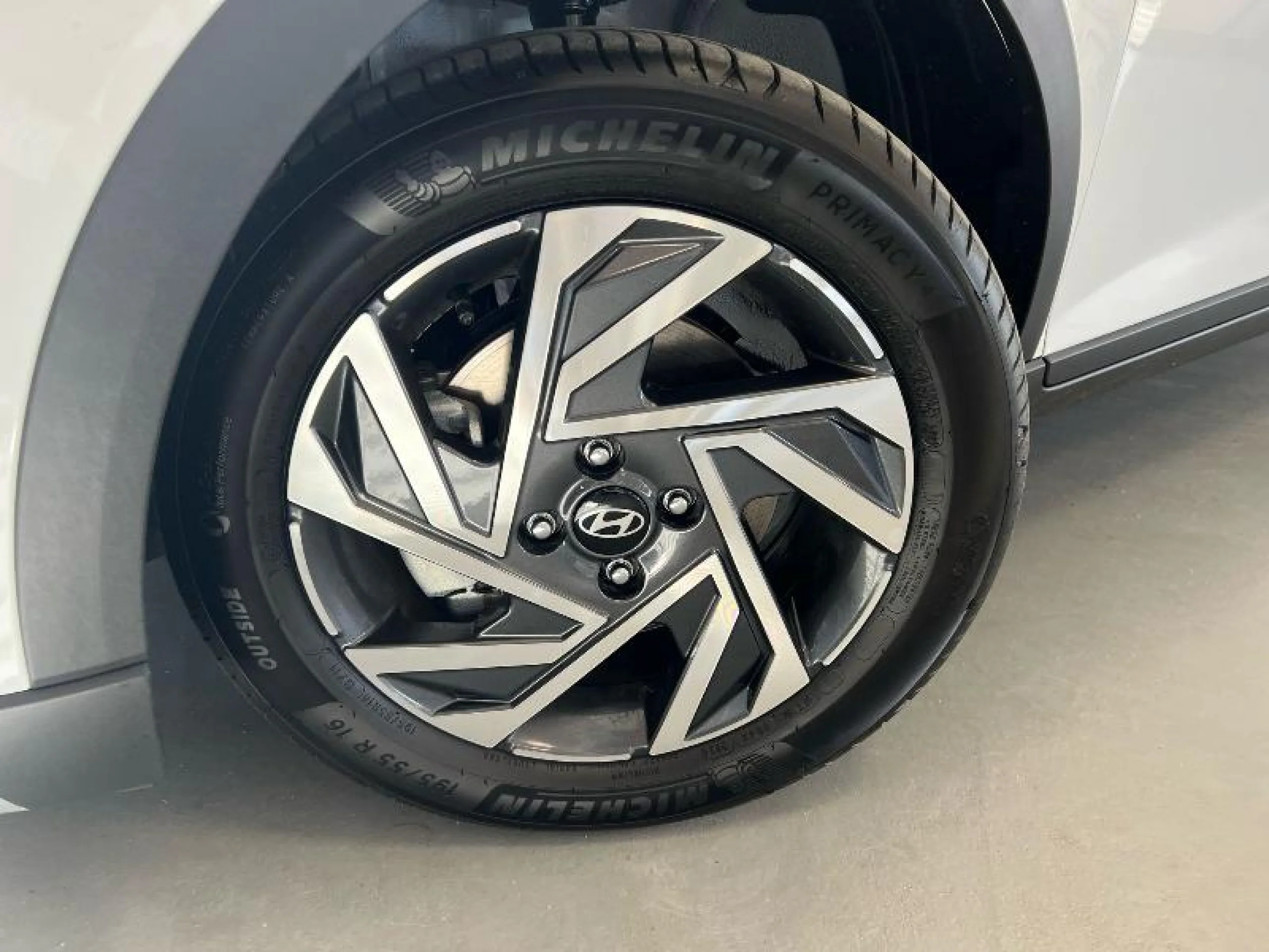 HYUNDAI BAYON 1.0 TGDI 74KW (100CV) 48V MAXX DCT - Foto 6