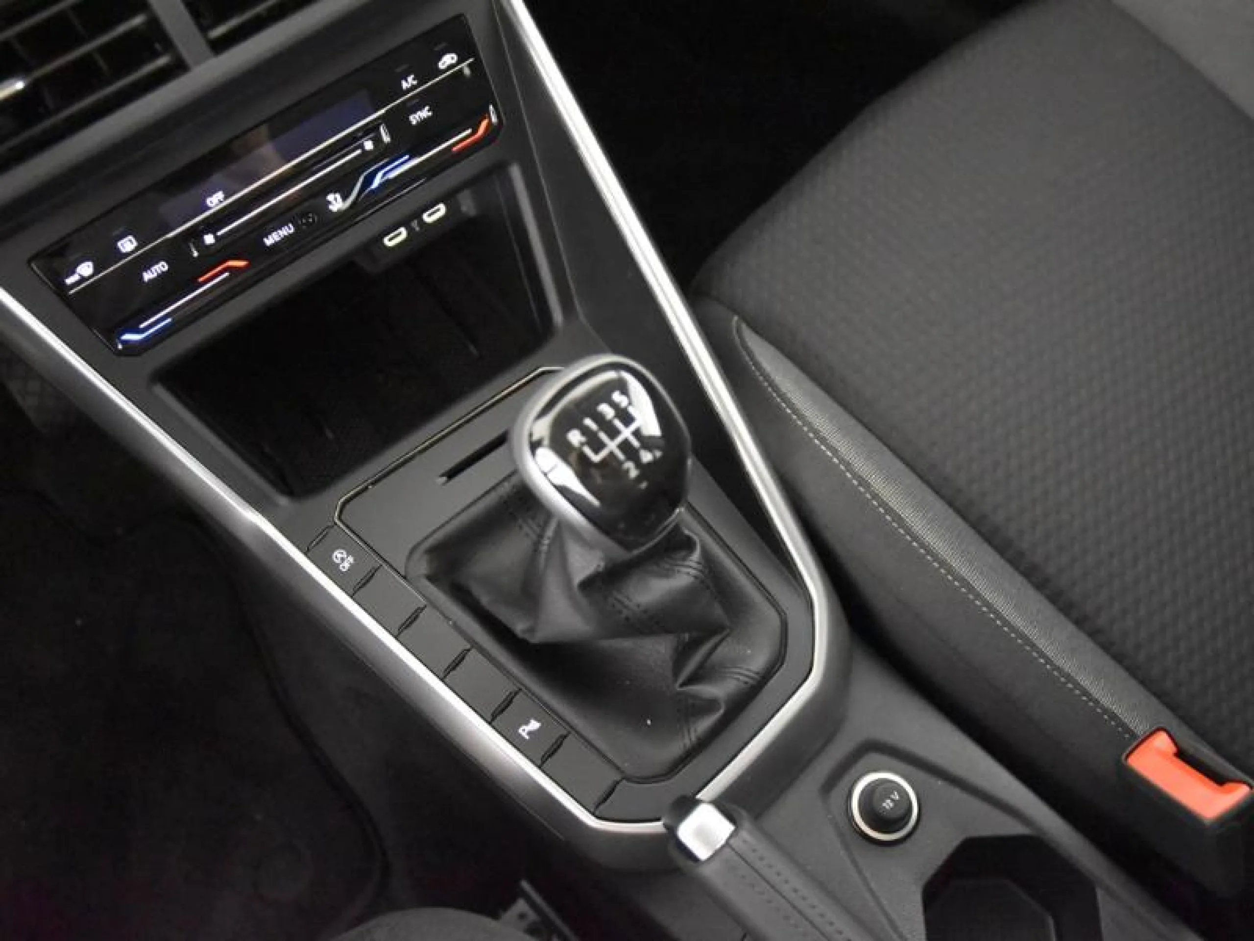 VOLKSWAGEN POLO POLO MÁS  1.0 TSI 70 KW (95 CV)  5 VEL. - Foto 10