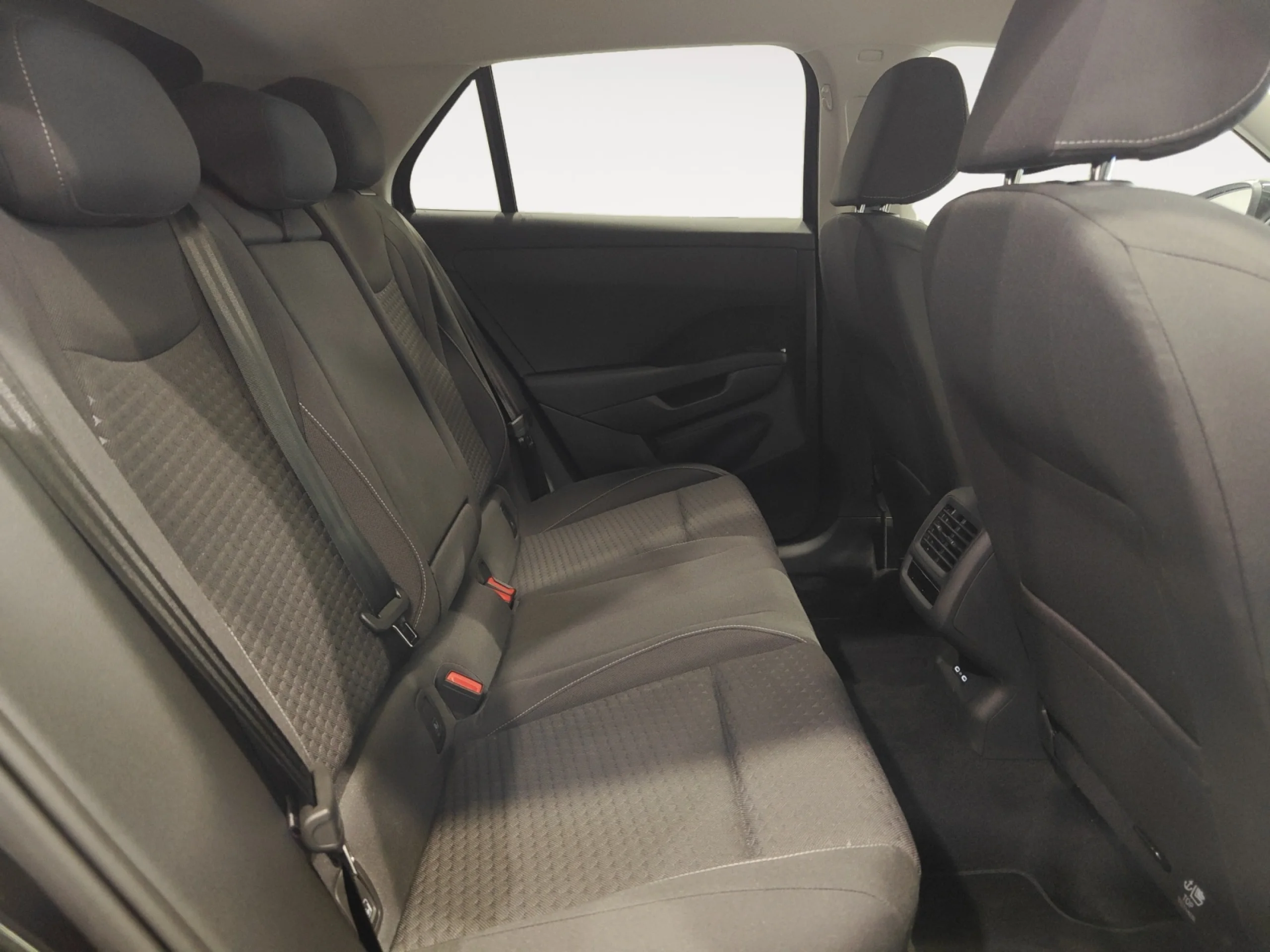 VOLKSWAGEN T ROC ··MÁS·· 1.5 TSI 110KW (150CV) DSG - Foto 6