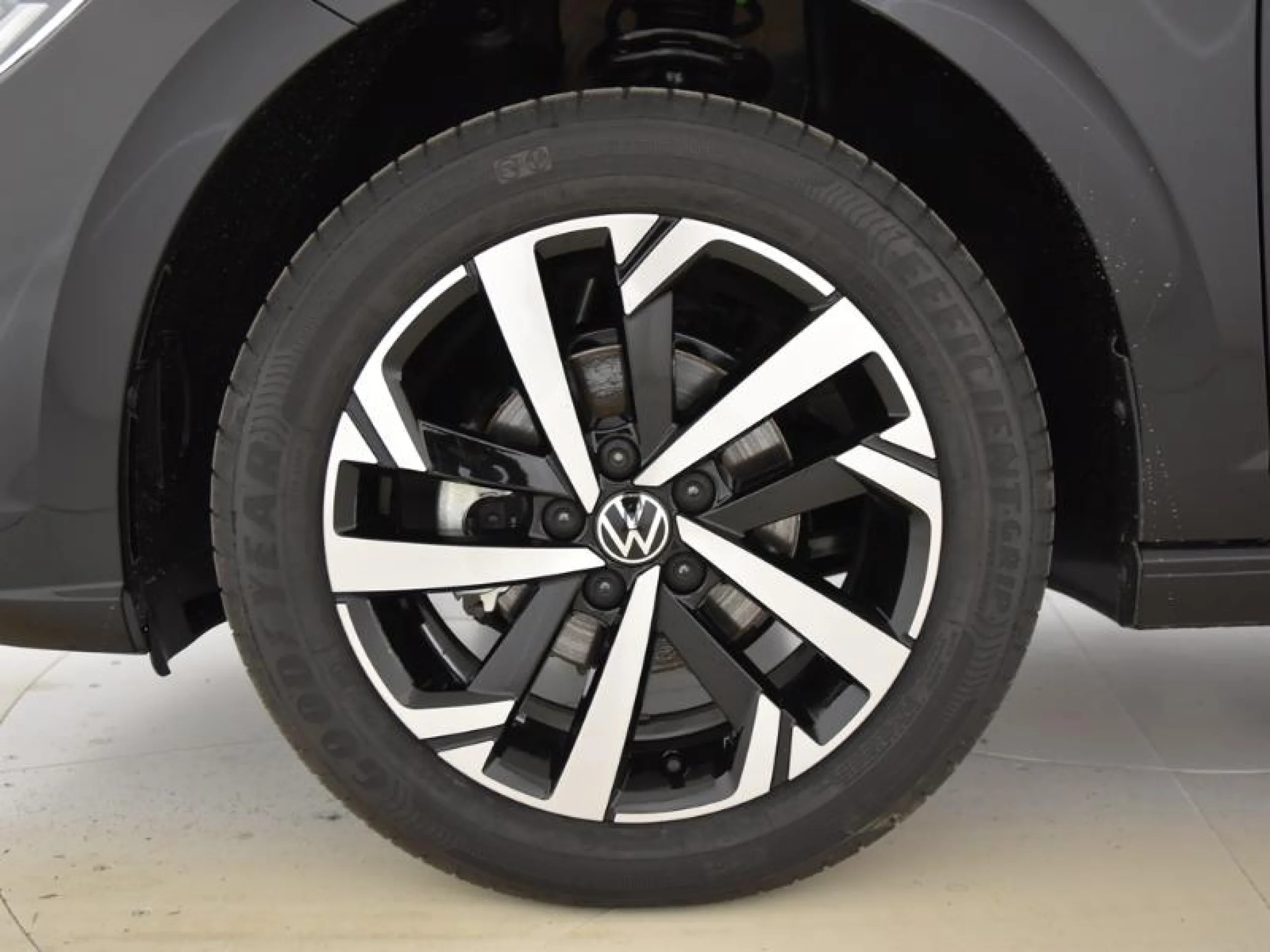 VOLKSWAGEN POLO POLO MÁS 1.0 TSI 70 KW (95 CV)  5 VEL. - Foto 8